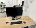 Coworking Space: Fix-Desk - Coworking Schmiechen: Dein Schreibtisch mit Blick ins Grüne