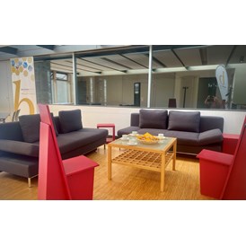 Coworking Space: Zeit zum Entspannen und Small-Talk: unsere Lounge. - FridoSpace