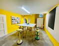 Coworking Space: Kreativraum mit Whiteboards und Prototyping Material - Playability Lab
