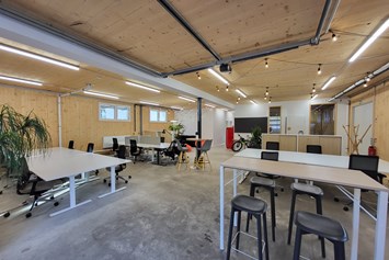 Coworking Space: Open Space - Office&Friends