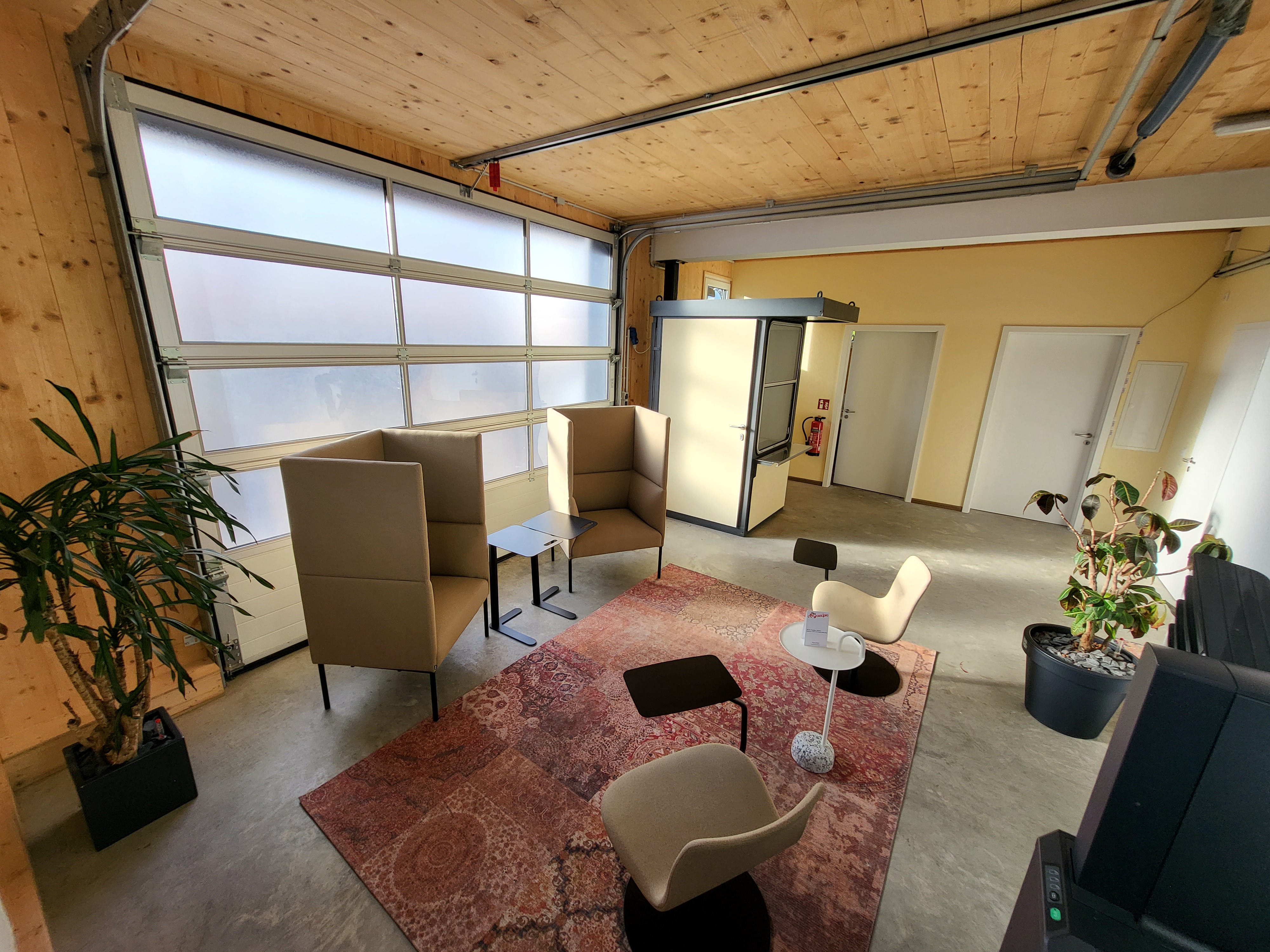 Coworking Space: Telefonzelle - Office&Friends