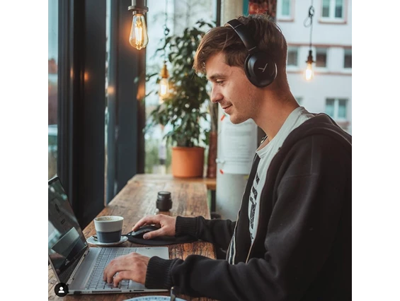 Coworking Space: Arbeitsplatz am Fenster - KreativTankstelle Erfurt