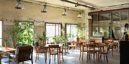 Coworking Spaces - Zugang 24/7 - Österreich - Café der Bäckerei, das als konsumfreier Ort mitgenutzt werden kann - Impact Hub Tirol