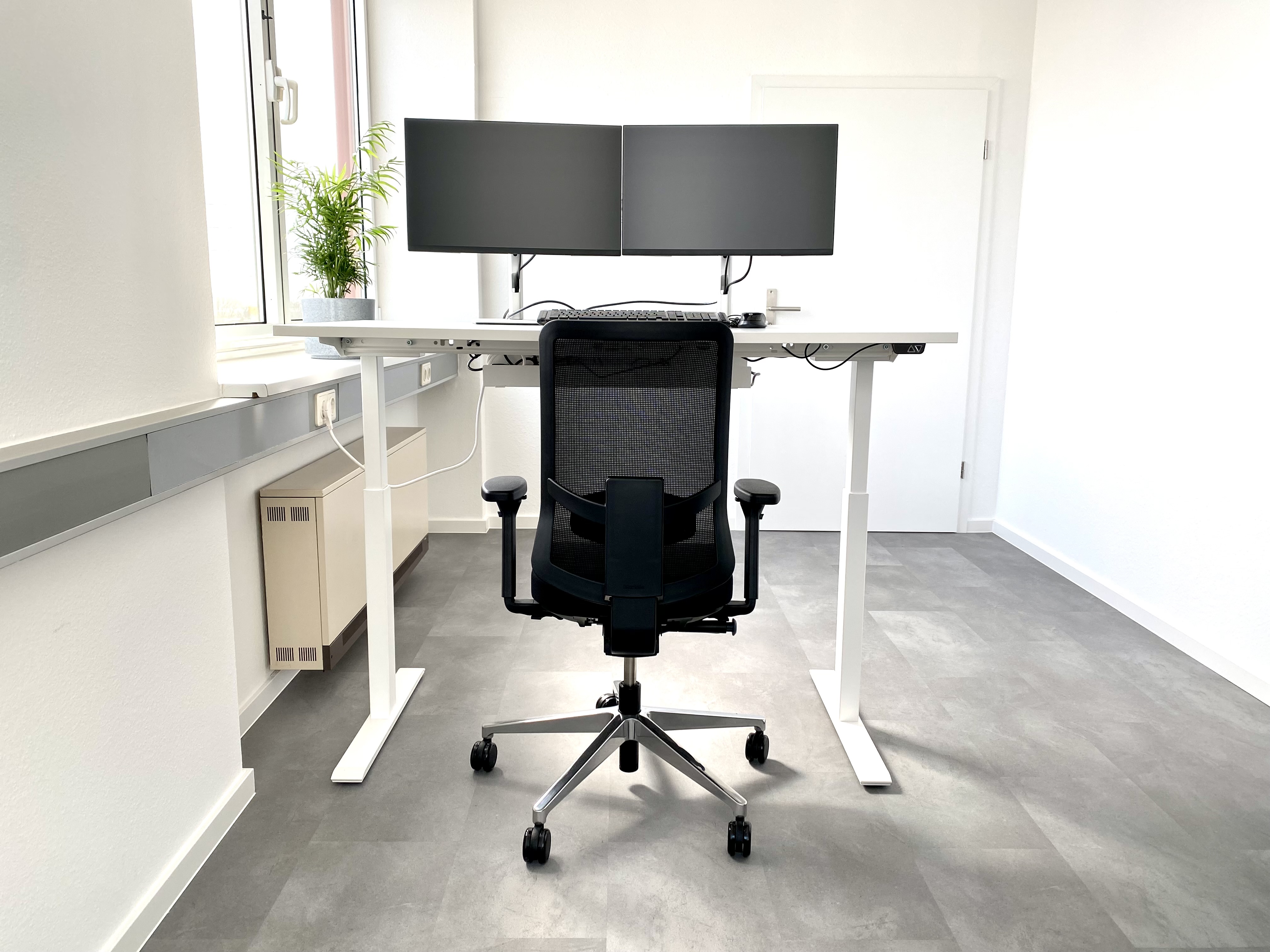 Coworking Spaces - Private Office SINGLE - CoWorking@A66 "Get Space at the right Place"