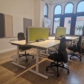 Coworking Space: Coworking Fläche mit 4 höhenverstellbaren Schreibtischen - Coworking Varel