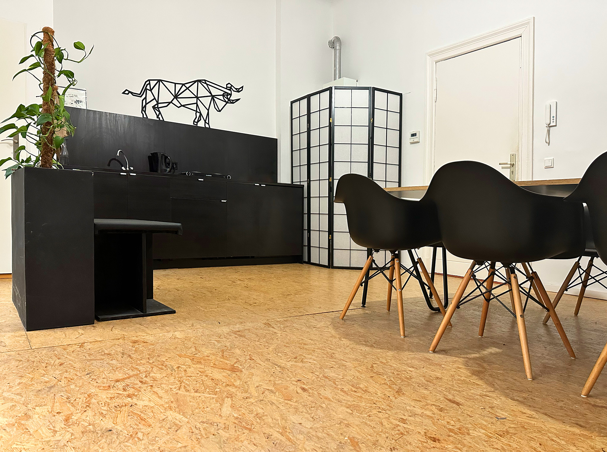 Coworking Spaces - Berlin - Konferenzraum mit Küche - Atelier Lesotre