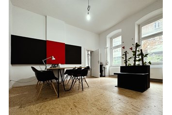 Coworking Space: Konferenzraum mit Blick in den Garten - Atelier Lesotre