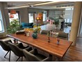 Coworking Space: Meetingraum mit Büro #1 im Hintergrund - Circle4XR Co-Working Bad Aibling