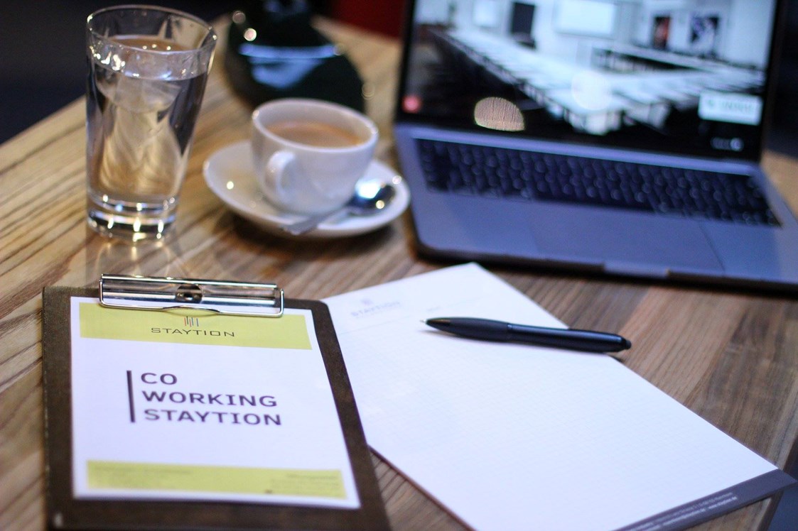 Coworking Space: CO-WORKING STAYTION