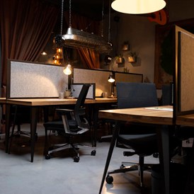 Coworking Space: CO-WORKING STAYTION