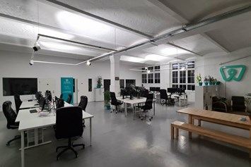 Coworking Space: 3. OG - #office #teams #space #startup #bigroom - skalitzer33 rent-a-desk 