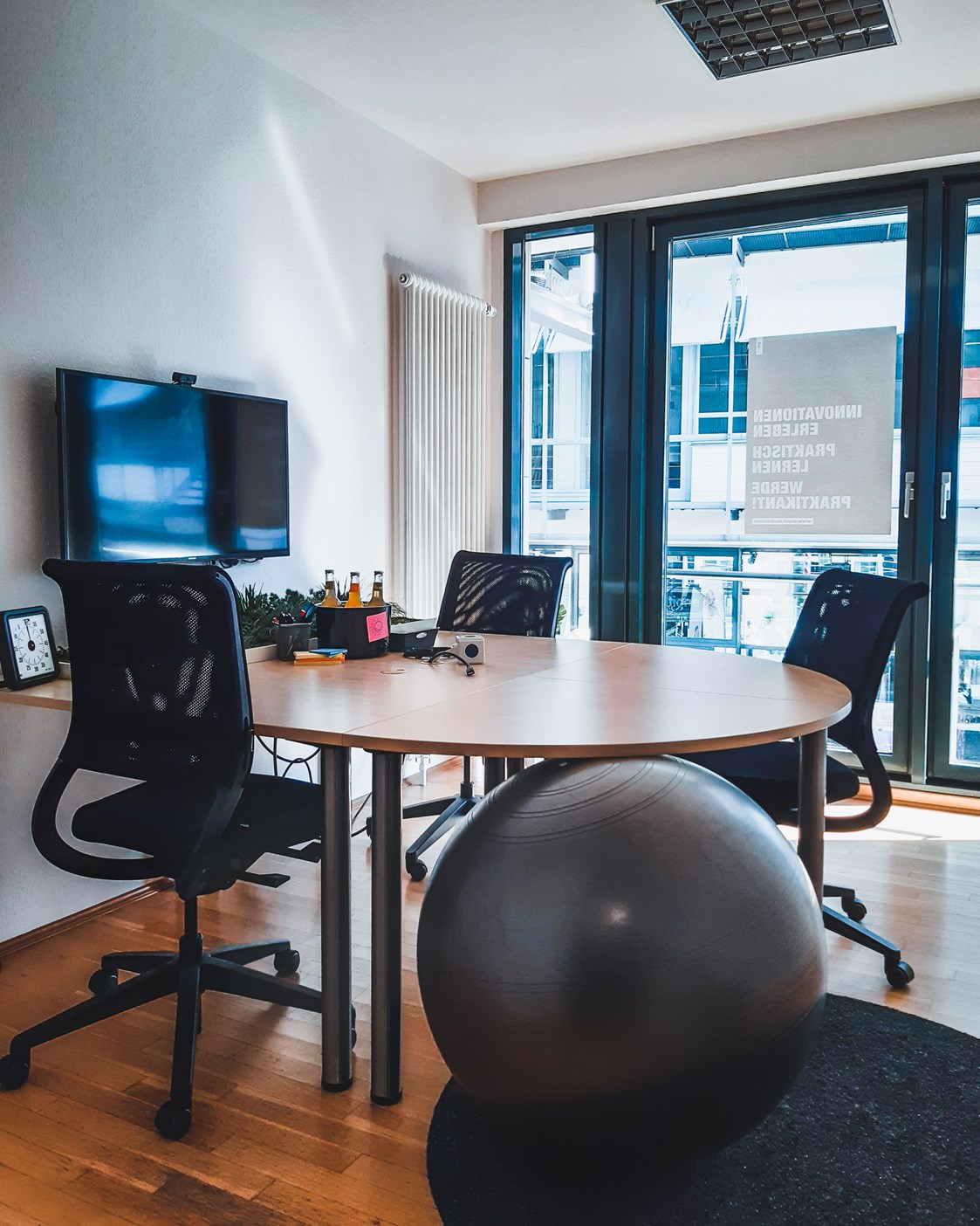 Coworking Space: Der Besprechungsraum bietet Platz für bis zu vier Personen. - Feelgood Workspace