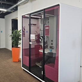 Coworking Space: many small and medium size phone booth - The Drivery GmbH