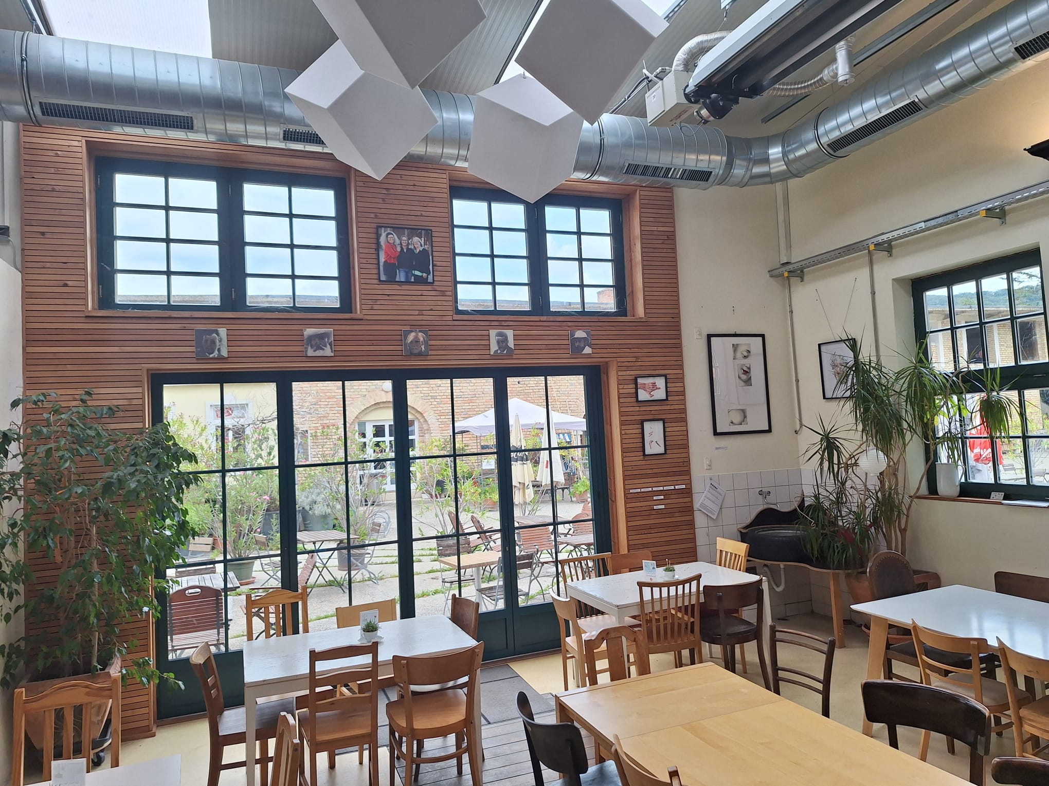 Coworking Space: Gastronomie Hofküche - Dorfplatz St. Andrä-Wördern - ein Ort der Möglichkeiten und des Miteinanders