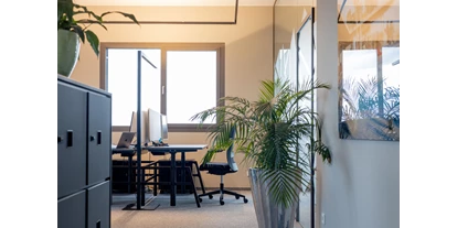 Coworking Spaces - Zugang 24/7 - Salzburg-Stadt (Salzburg) - In allen Zonen legen wir Wert auf hochwertige Ausstattung, ergonomische Möbel und Pflanzen.  - bluebird.space