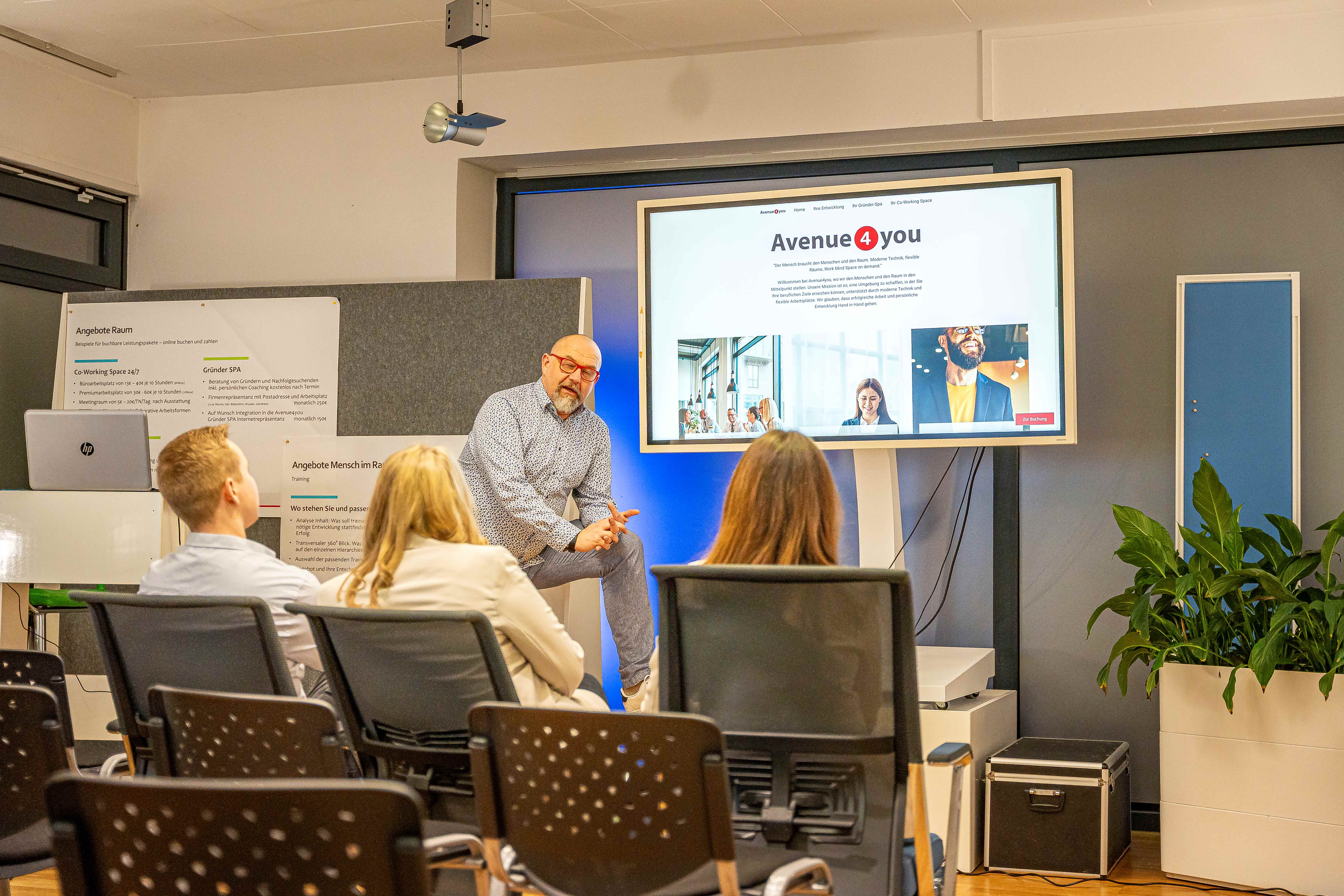 Coworking Space: Meetingraum für bis zu 20 Personen - CoWorkingSpace Adenau am Nürburgring