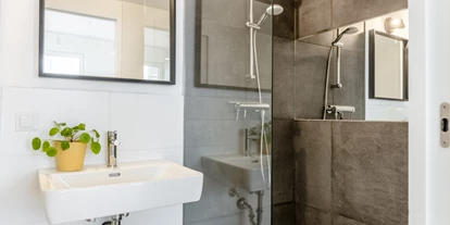 Coworking Spaces - Wien - Dusche - andys.cc Amalienbad