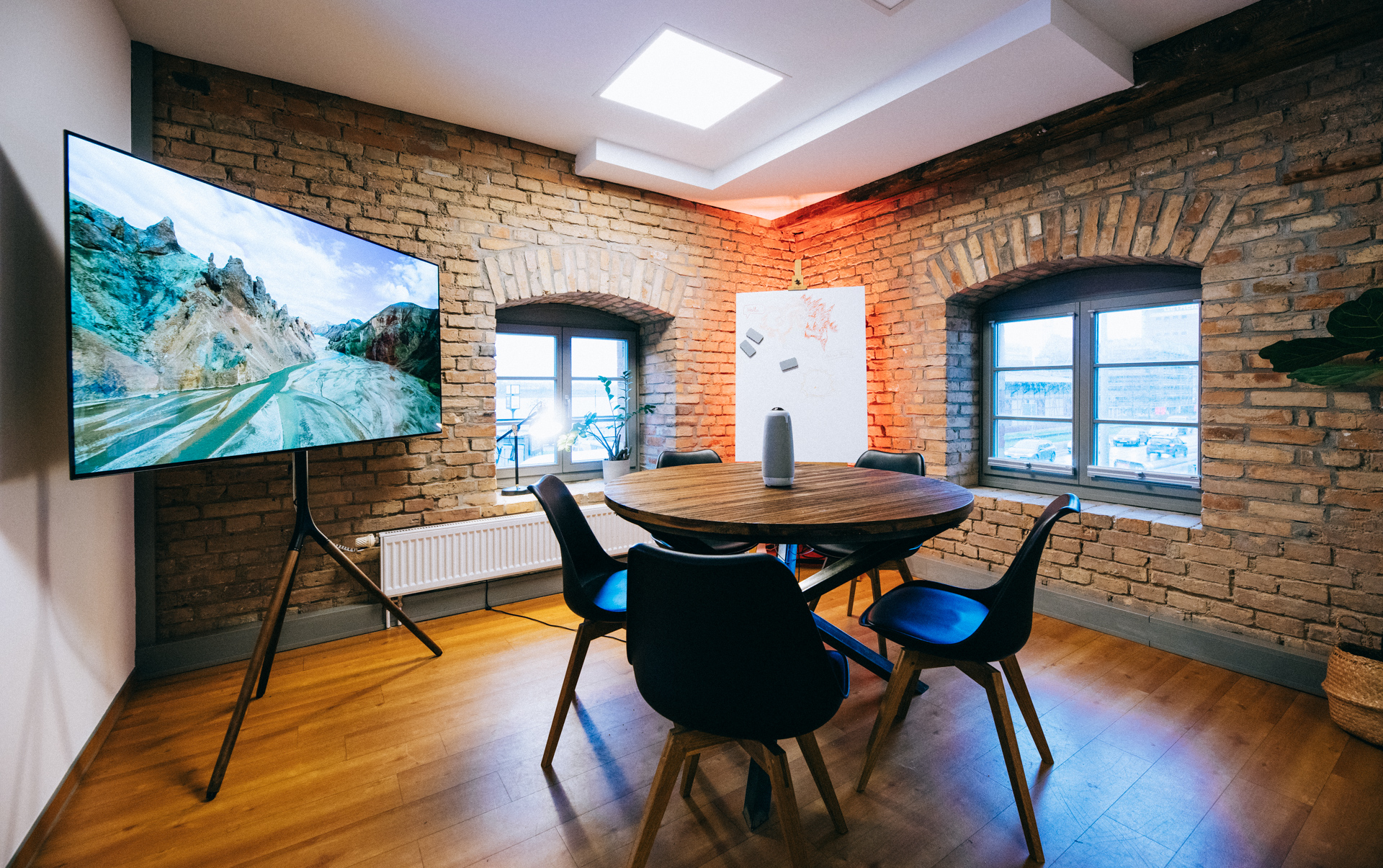 Coworking Space: Meeting Space - funkhaus Co-Working Space