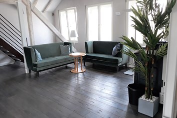 Coworking Space: Unsere Sofas im Lounge Bereich. Ultra bequem! - H4C Coworking