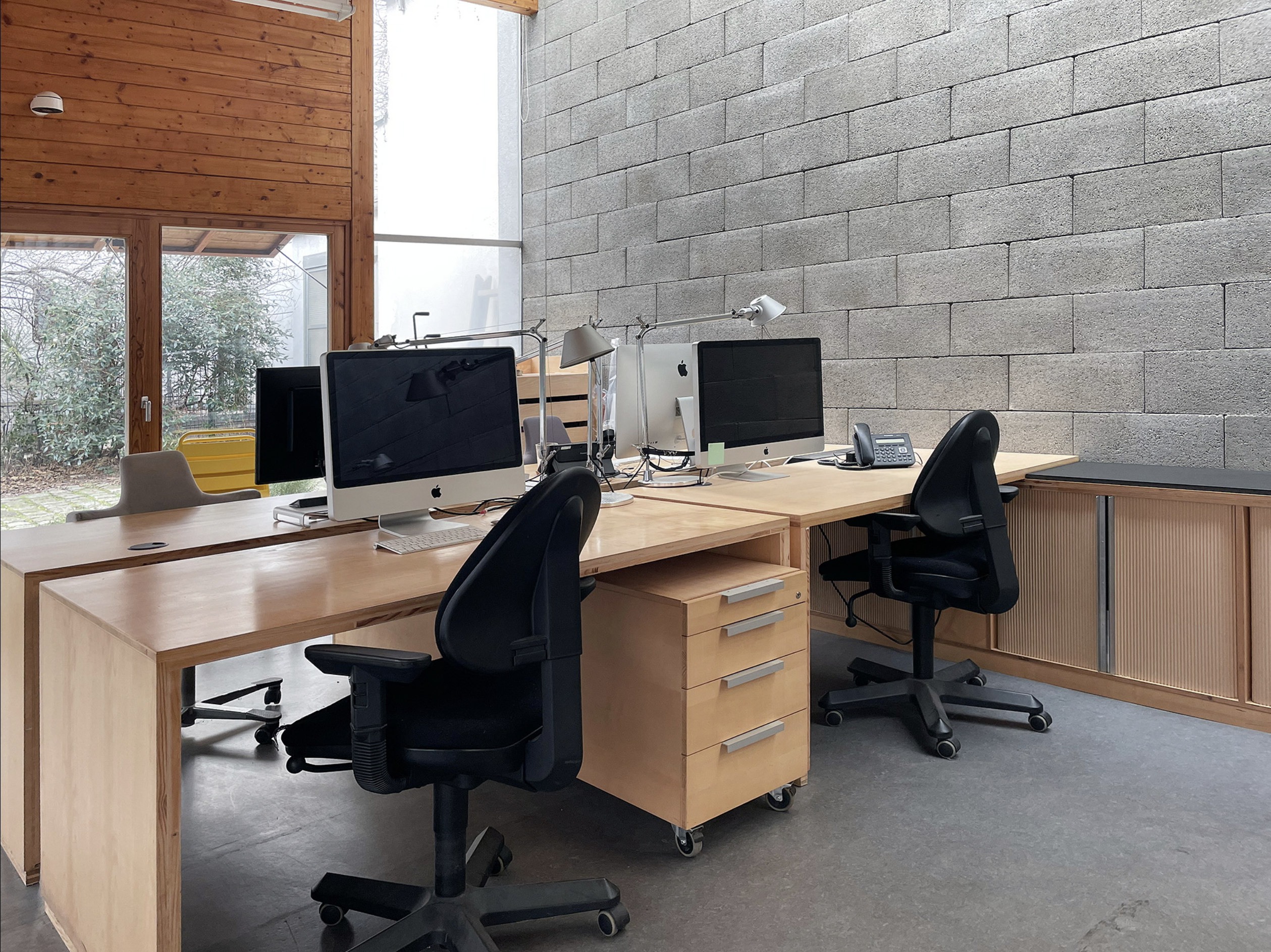 Coworking spaces - Wien-Stadt - Arbeitsplatz - Helle Büroplätze in ruhigem Innenhof zur Miete