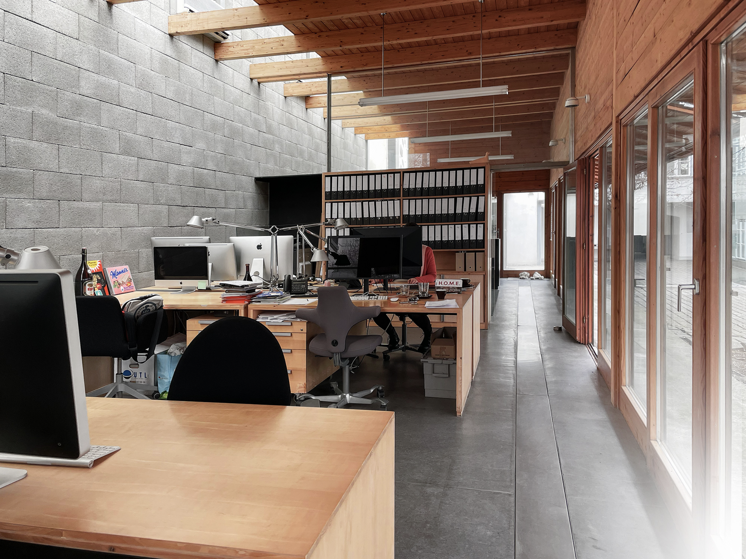 Coworking spaces - Wien-Stadt - Arbeitsplatz - Helle Büroplätze in ruhigem Innenhof zur Miete