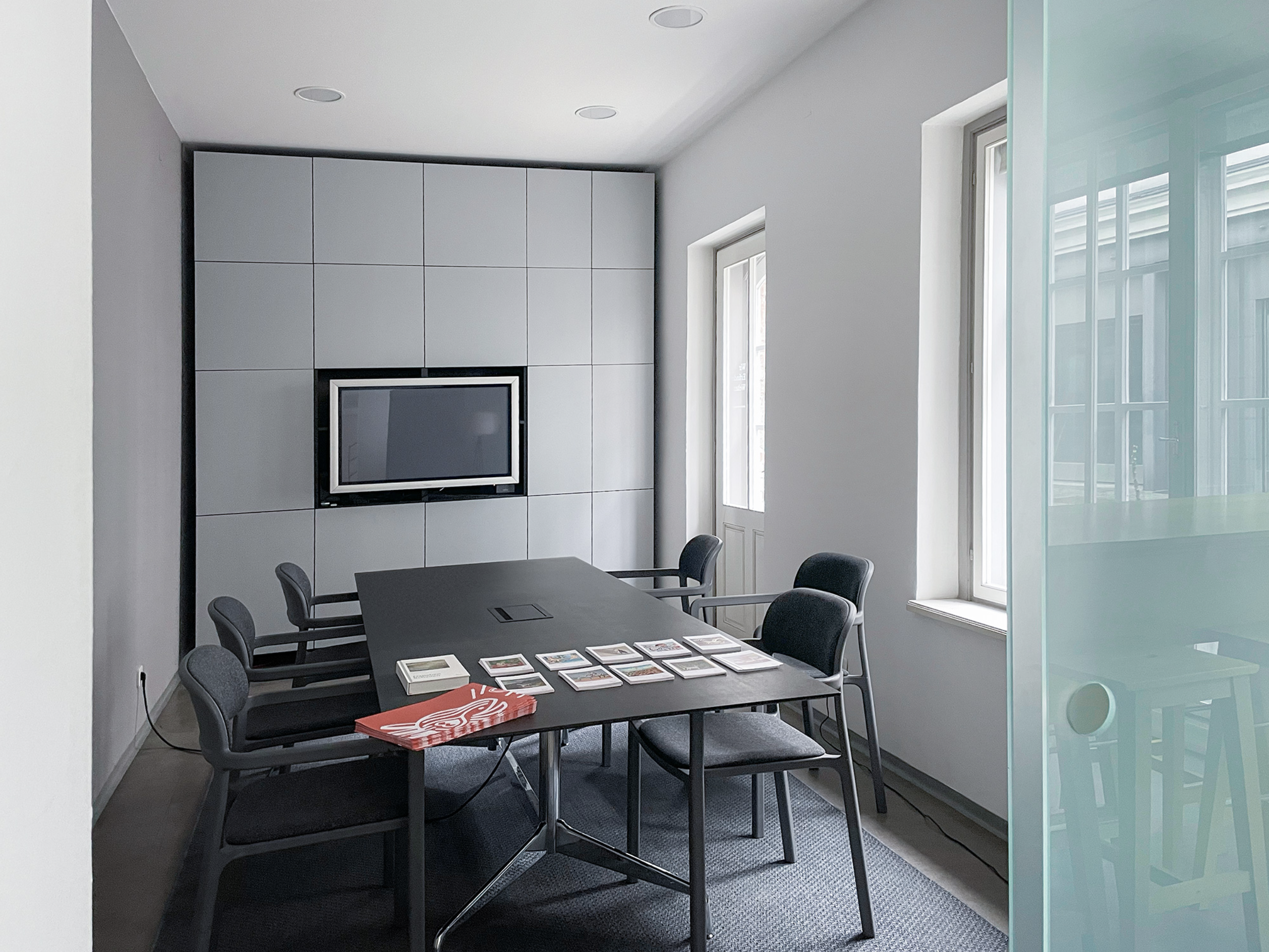 Coworking Space: Besprechungsraum - Helle Büroplätze in ruhigem Innenhof zur Miete