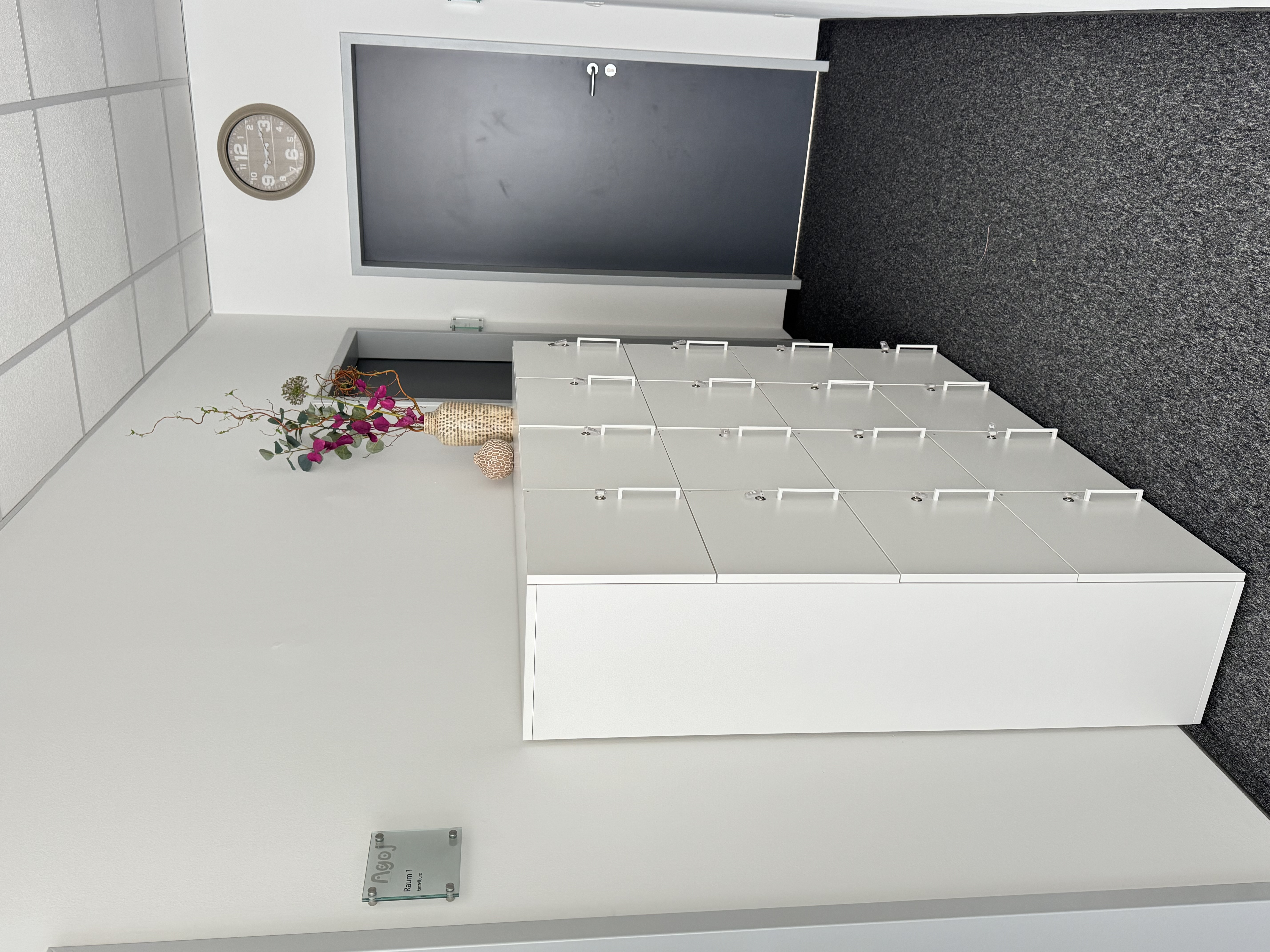 Coworking Spaces - feste Arbeitsplätze vorhanden - Ostbayern - Schließfächer - Agoj Cowork Lounge