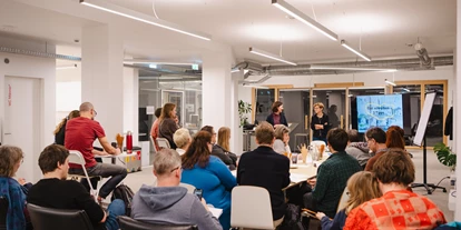 Coworking Spaces - Zugang 24/7 - Österreich - Take care of your Business - Unser Wissens und Vernetzungsformat.  - Arbeitszimmer - der Coworkingspace in der HausWirtschaft
