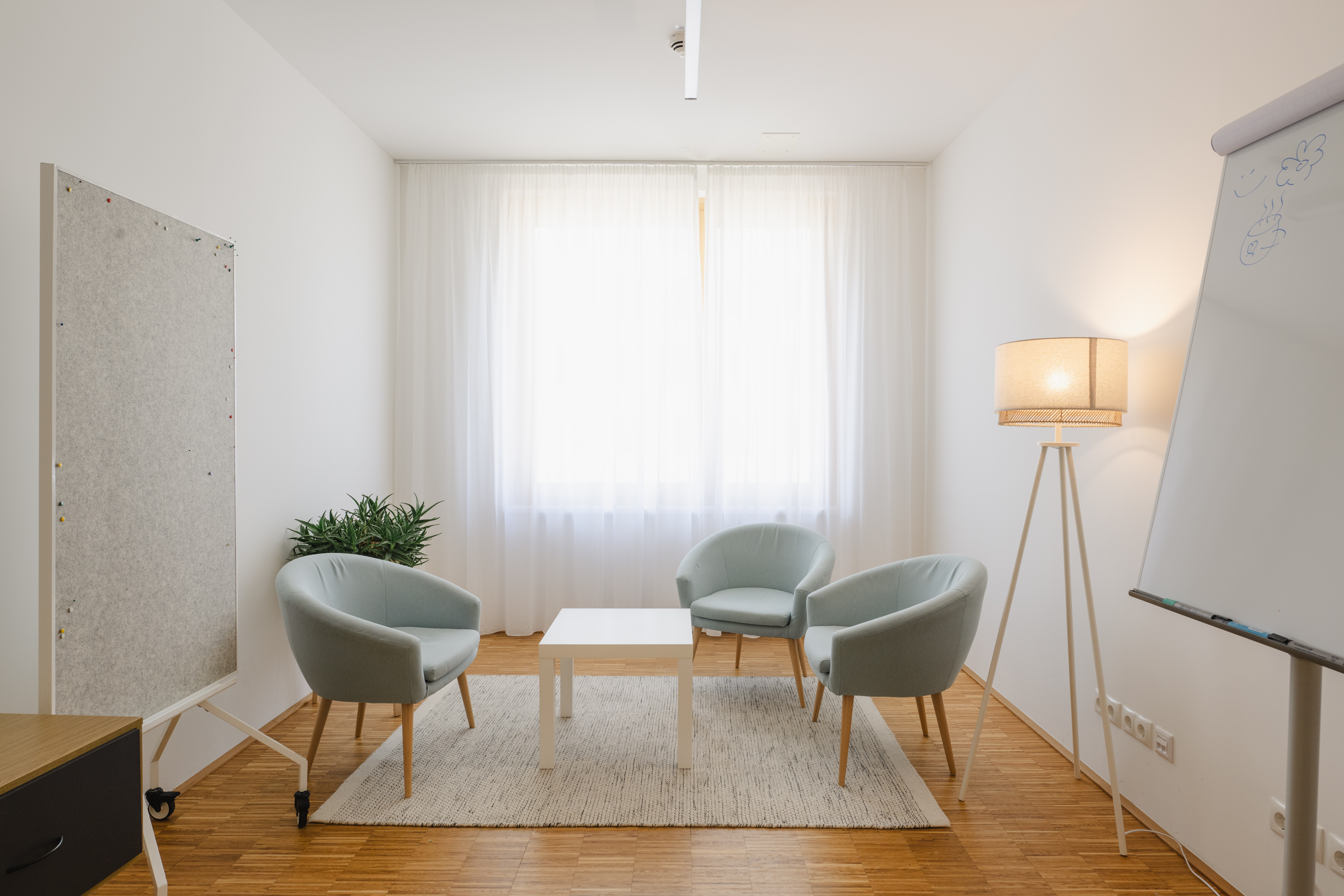 Coworking Space: unsere kleinen Meetingräume werden gerne von unseren Berater*innen im Haus genutzt.  - Arbeitszimmer - der Coworkingspace in der HausWirtschaft