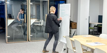 Coworking Spaces - Zugang 24/7 - Österreich - Unsere Telefonboxen und viel Raum um kreativ zu arbeiten.  - Arbeitszimmer - der Coworkingspace in der HausWirtschaft