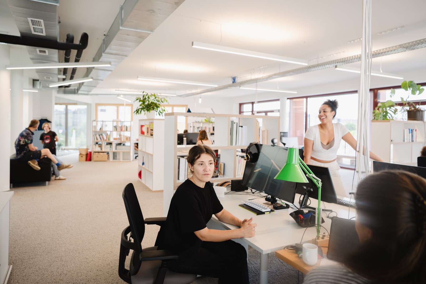 Coworking Spaces - Österreich - Fixdesk - Du kannst Schreibtisch & Sessel gerne mitnehmen.  - Arbeitszimmer - der Coworkingspace in der HausWirtschaft