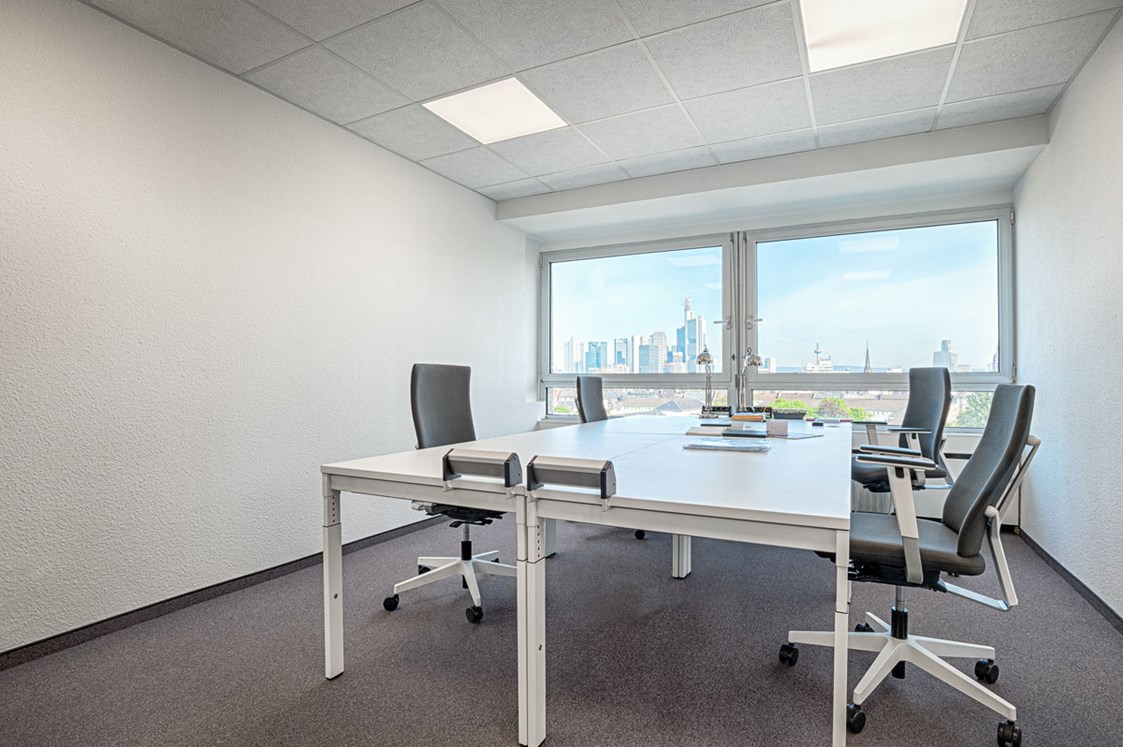 Coworking Space: Office Skyline View - SleevesUp! Frankfurt Southside 