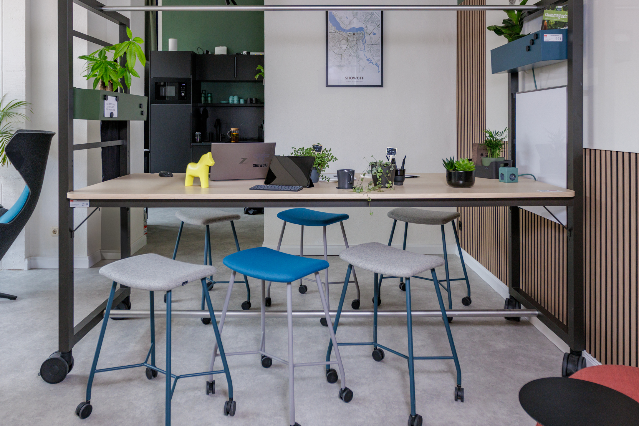 Coworking Spaces - Typ: Coworking Space - Ostseeküste - SHOWOFF Community Tisch - SHOWOFF