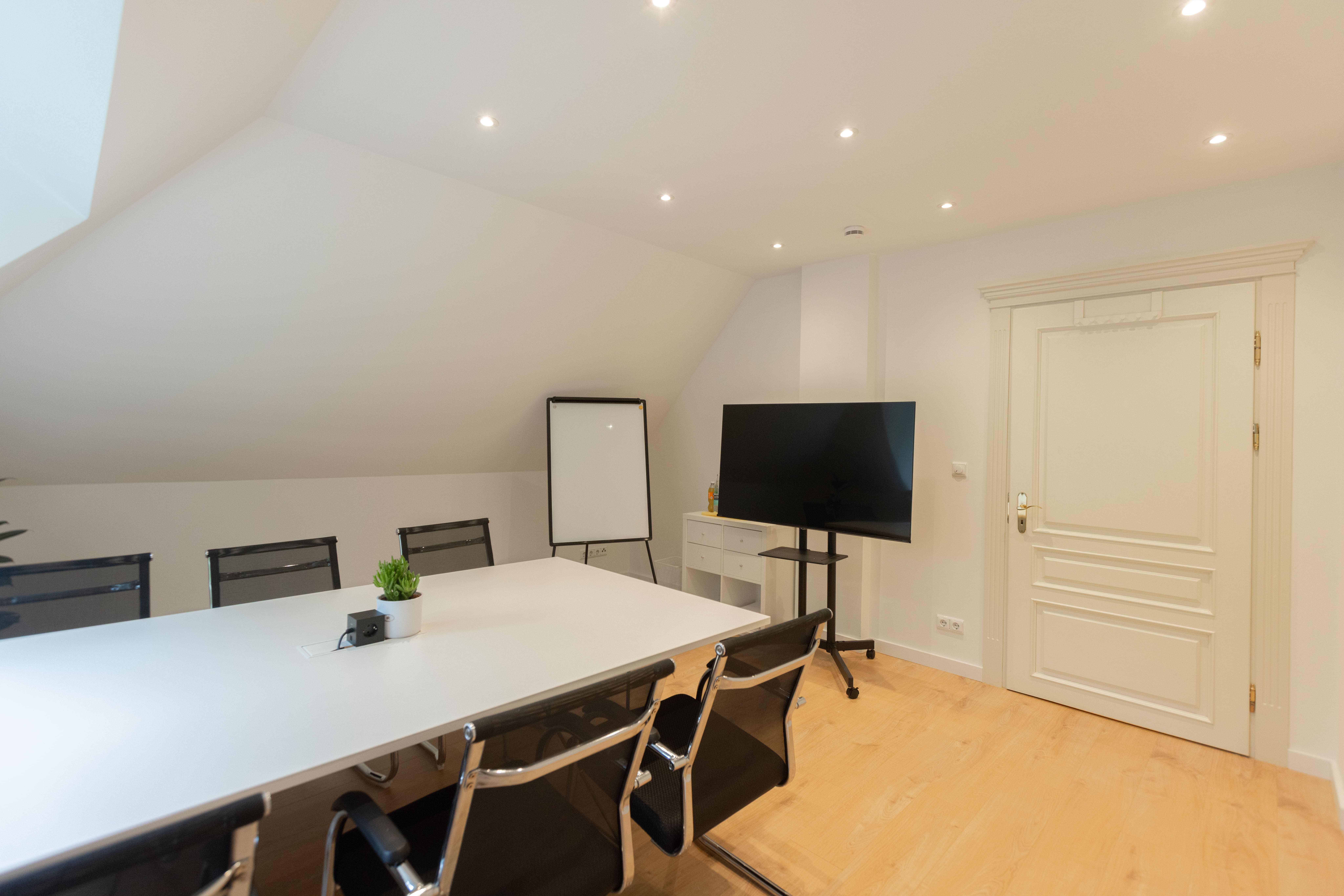 Coworking Space: Meetingraum Karl - V12 workingspace