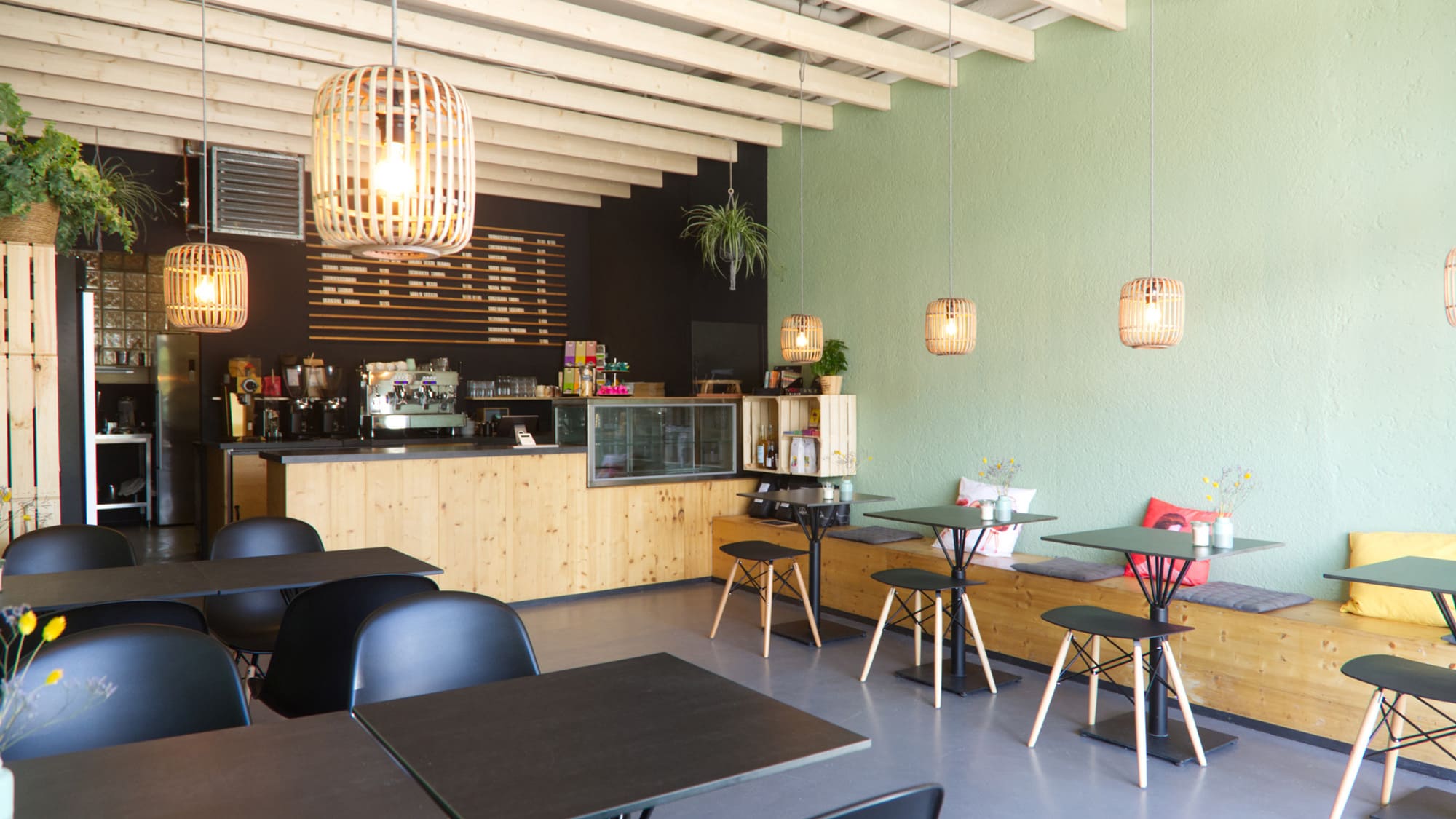 Coworking Space: Das Café Bohne 37, direkt neben dem Shared Office mit Mittagstisch und bestem Café - CoWorken in den WestCoastStudios