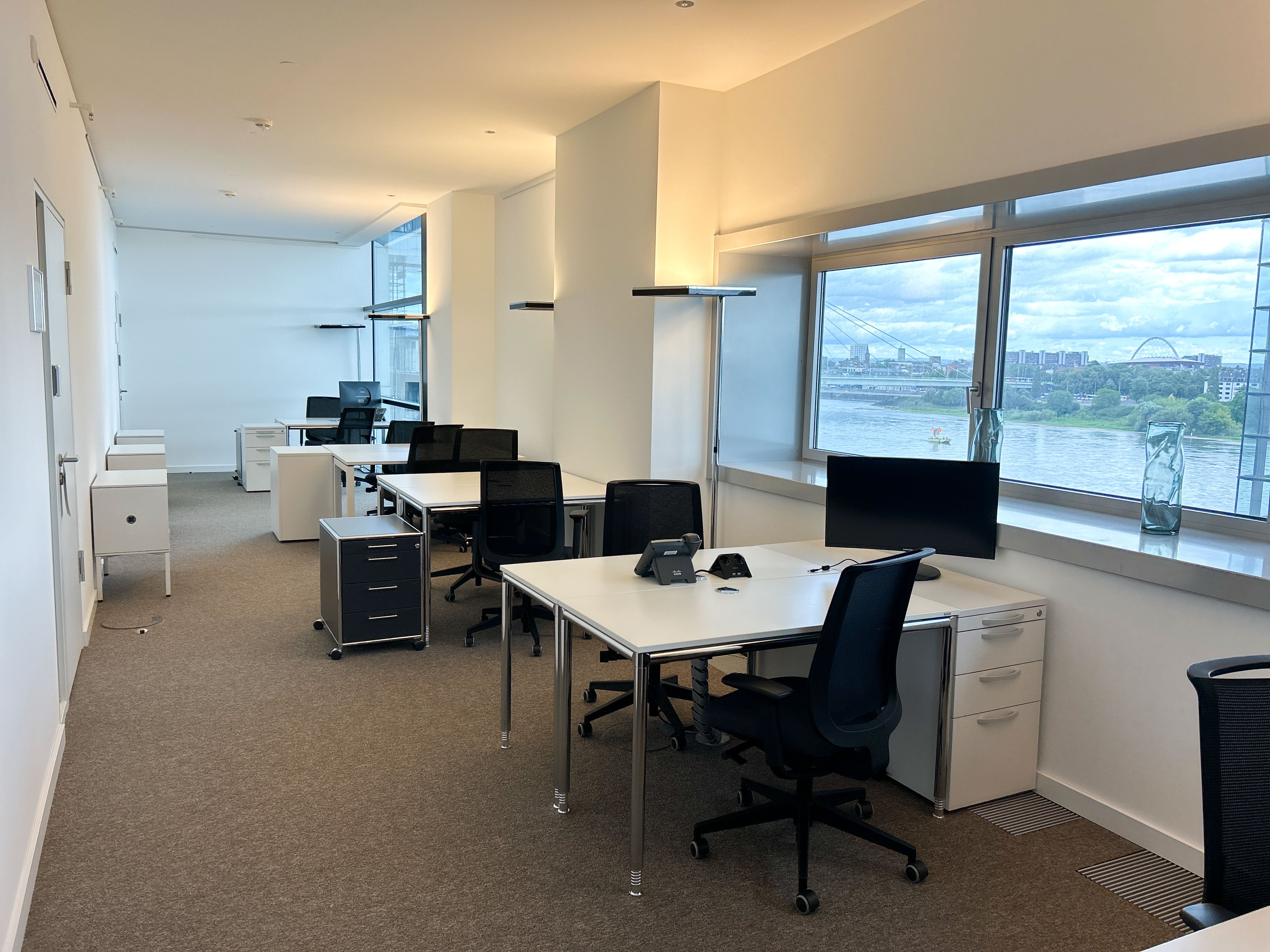 Coworking Space: Arbeitsplätze, Services und Support unterstützen Sie bei der Arbeit in Kranhaus Süd