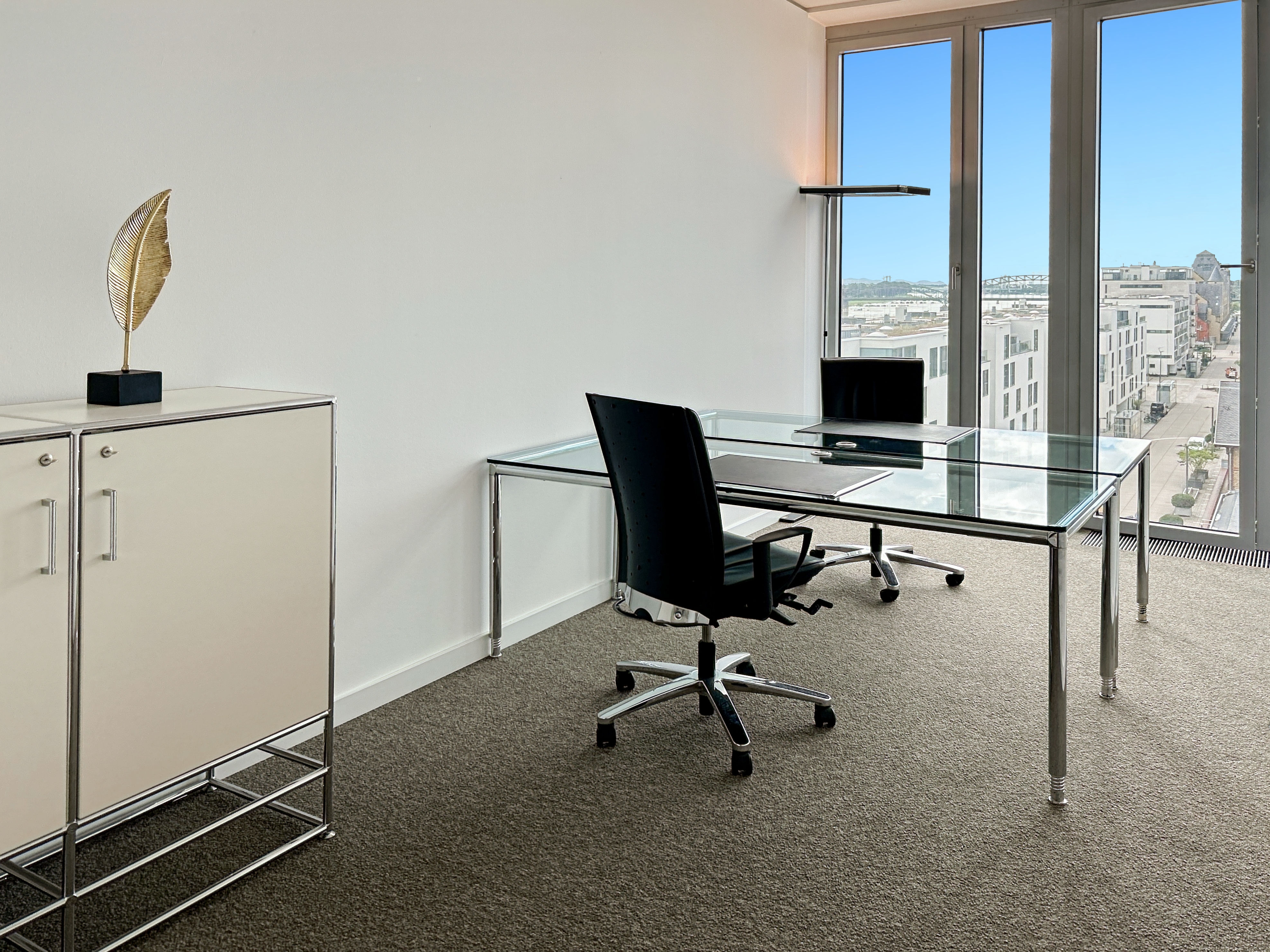 Coworking Space: Arbeitsplätze, Services und Support unterstützen Sie bei der Arbeit in Kranhaus Süd