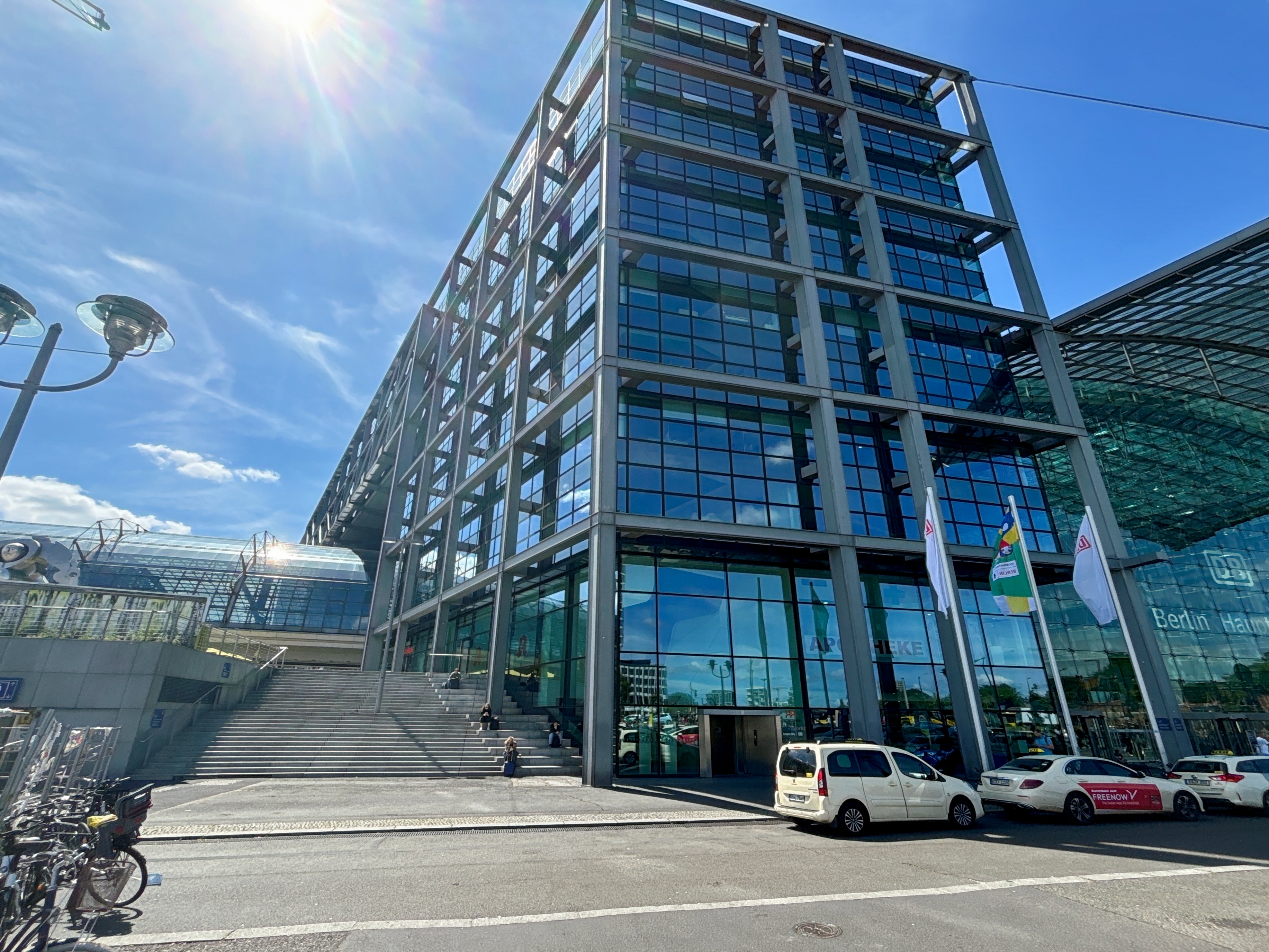 Coworking spaces - Berlin - All-inclusive-Zugang zu [Arbeitsplätzen, virtuellen Büros und Besprechungsräumen] in Hauptbahnhof Europaplatz