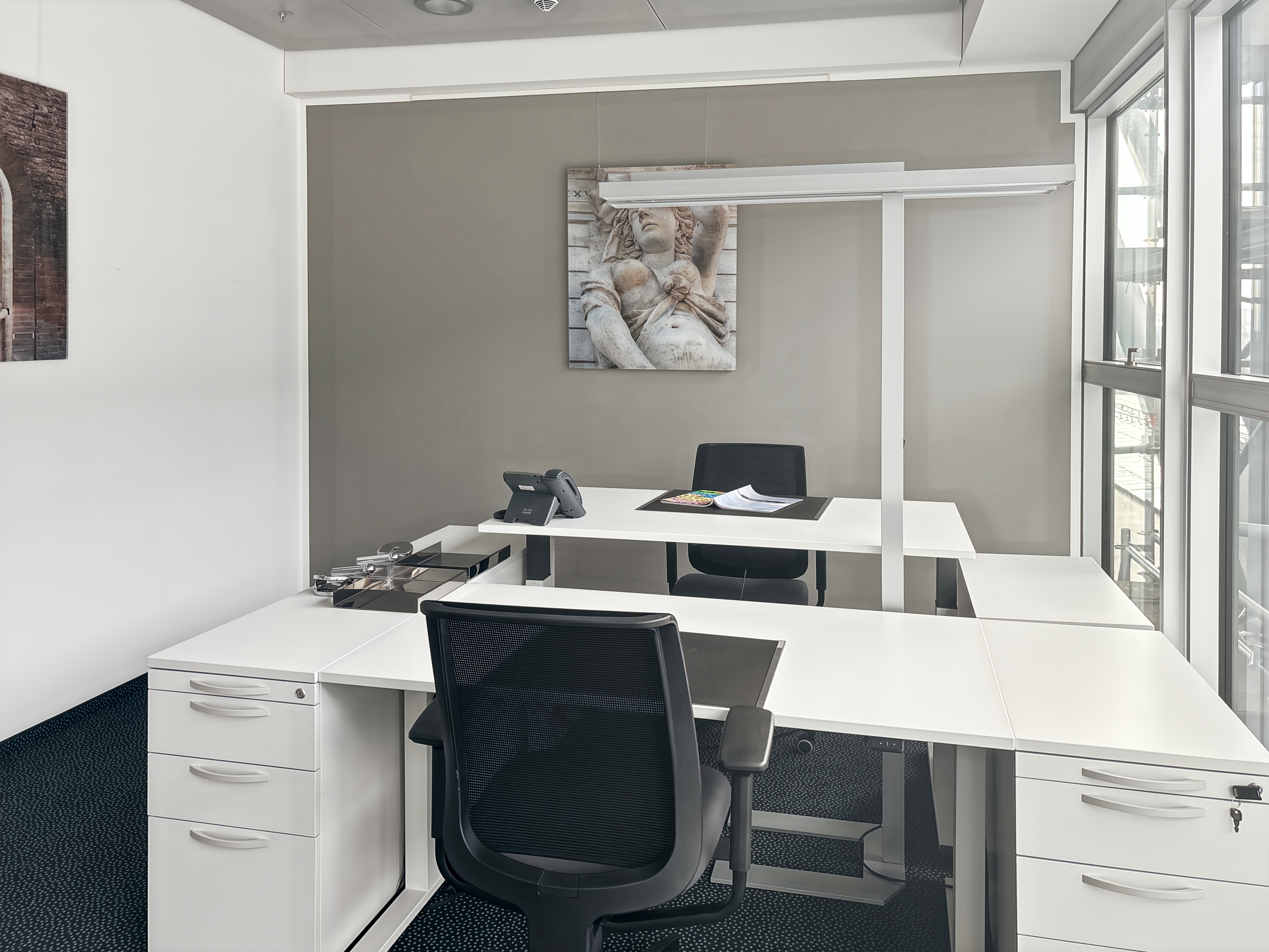 Coworking Space: All-inclusive-Zugang zu [Arbeitsplätzen, virtuellen Büros und Besprechungsräumen] in Hauptbahnhof Europaplatz