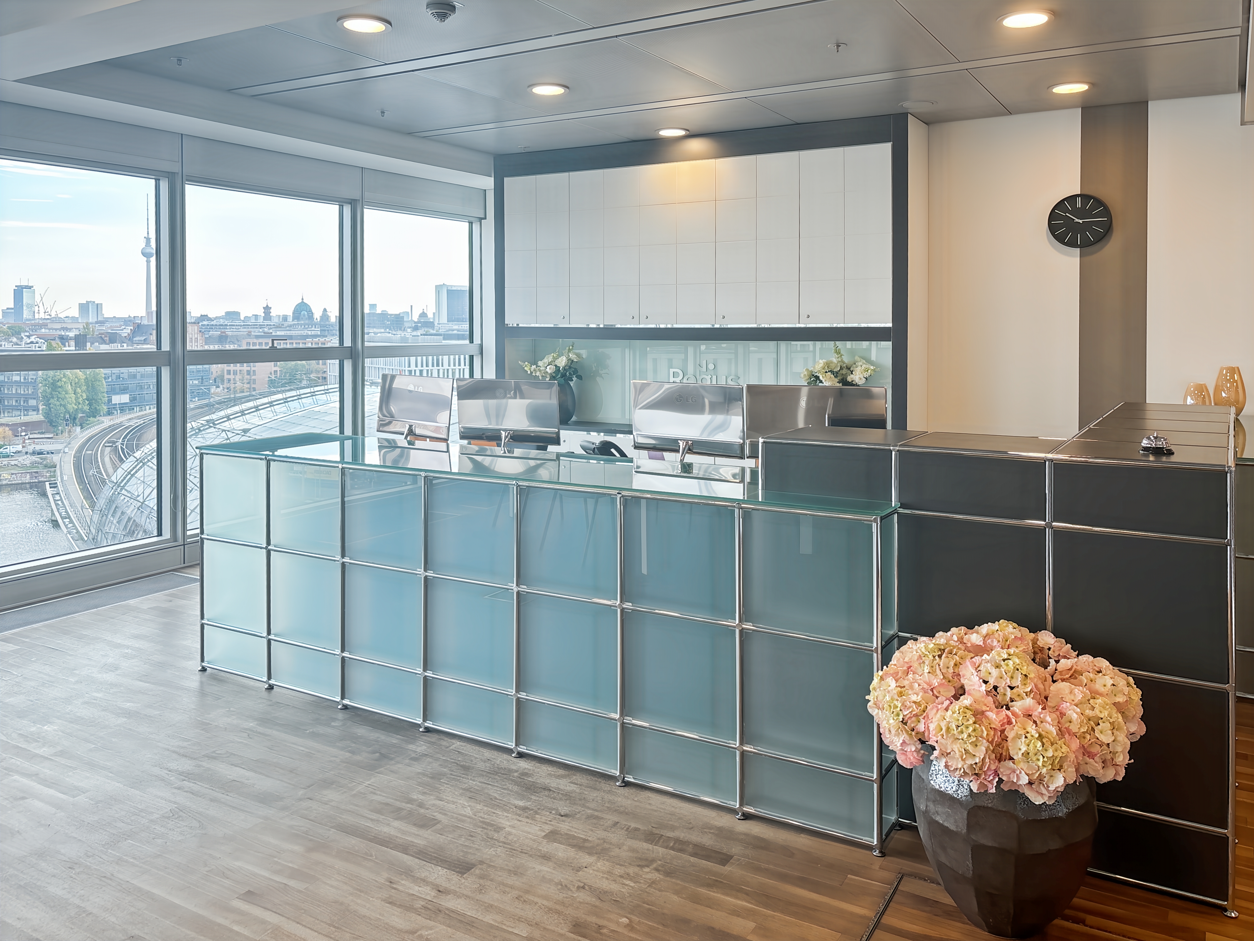 Coworking Space: All-inclusive-Zugang zu [Arbeitsplätzen, virtuellen Büros und Besprechungsräumen] in Hauptbahnhof Europaplatz