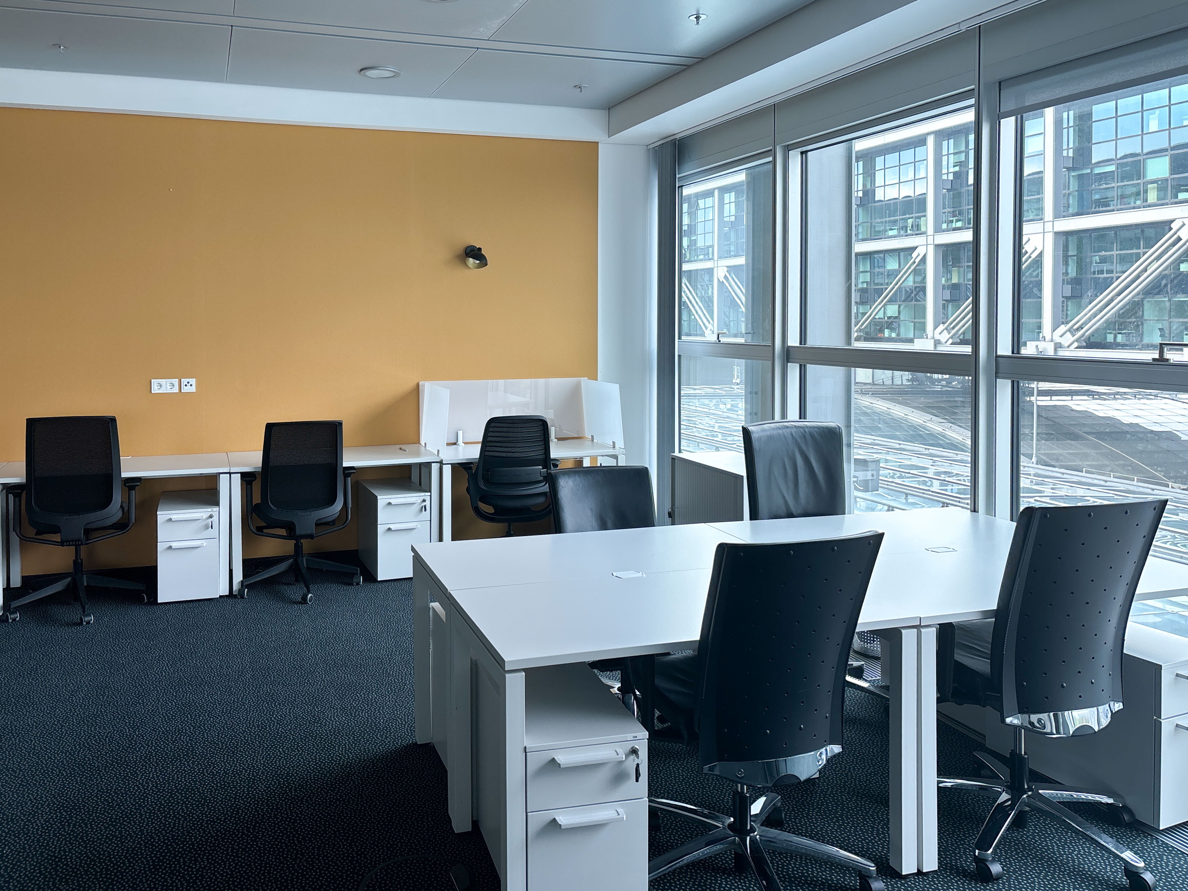 Coworking Space: All-inclusive-Zugang zu Arbeitsplätzen, virtuellen Büros und Besprechungsräumen in Regus Hauptbahnhof Europaplatz