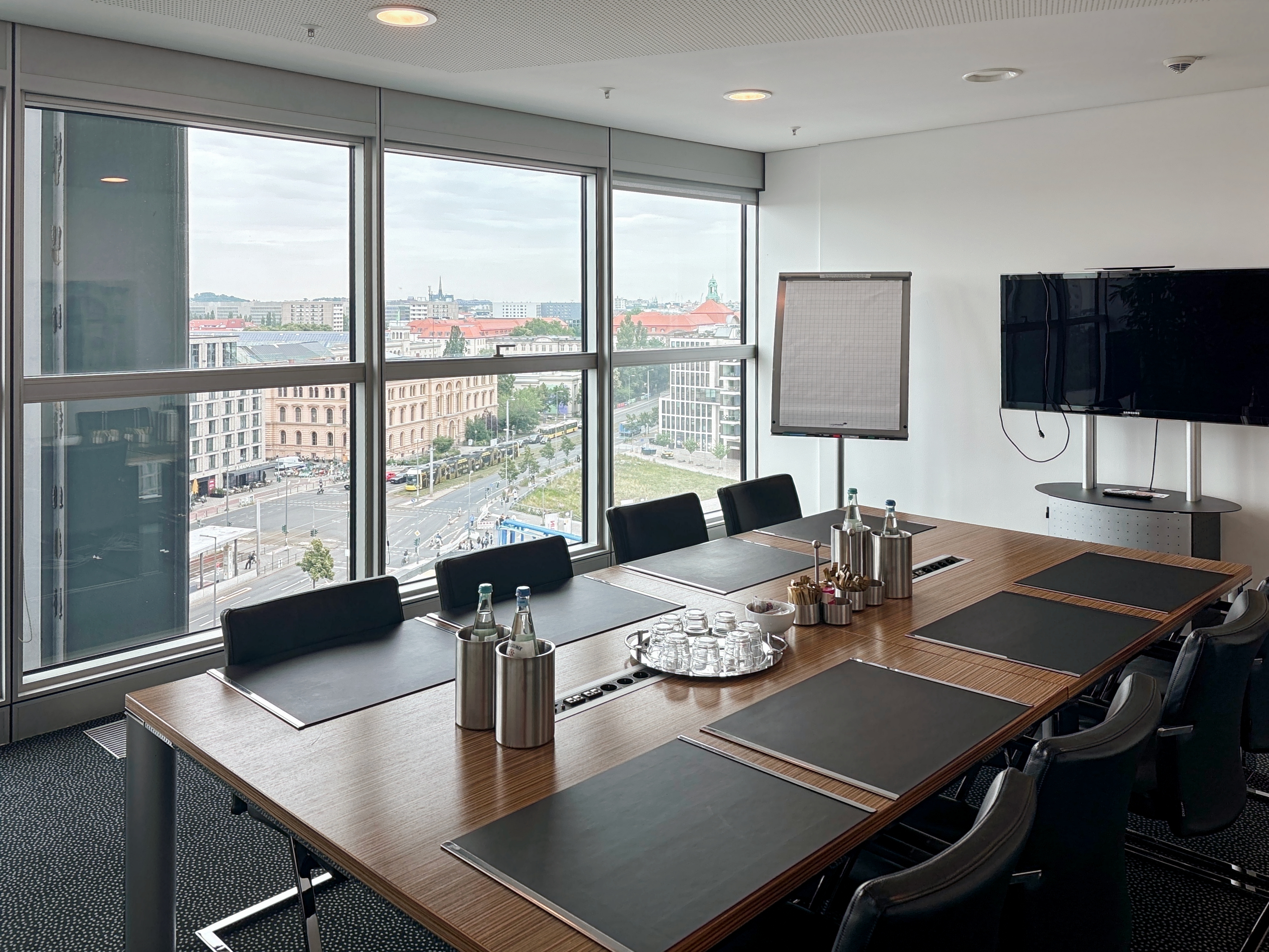 Coworking Space: All-inclusive-Zugang zu Arbeitsplätzen, virtuellen Büros und Besprechungsräumen in Regus Hauptbahnhof Europaplatz