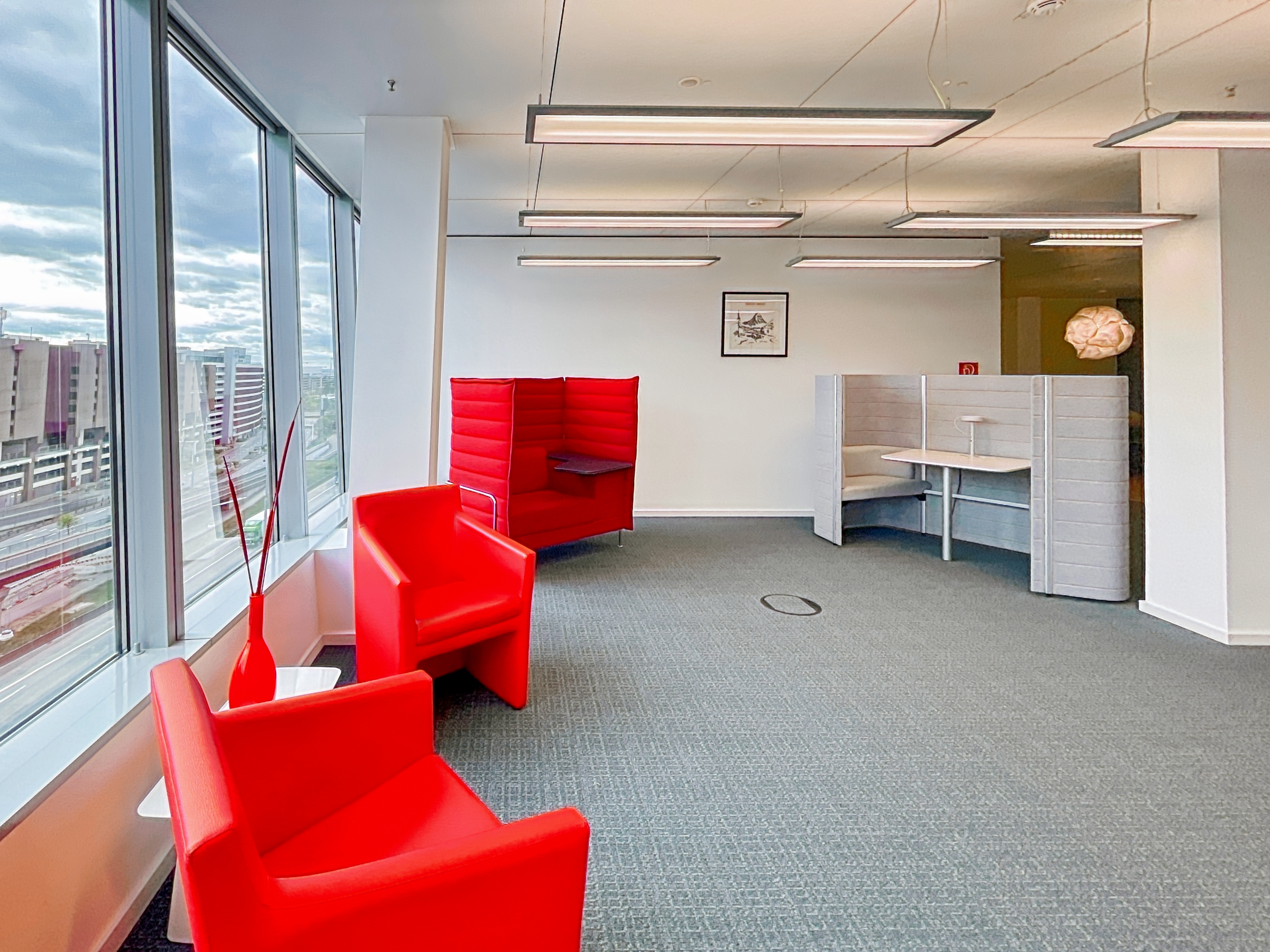 Coworking Spaces - Hessen Nord - Flexible Arbeitsplätze in The Squaire Business Center