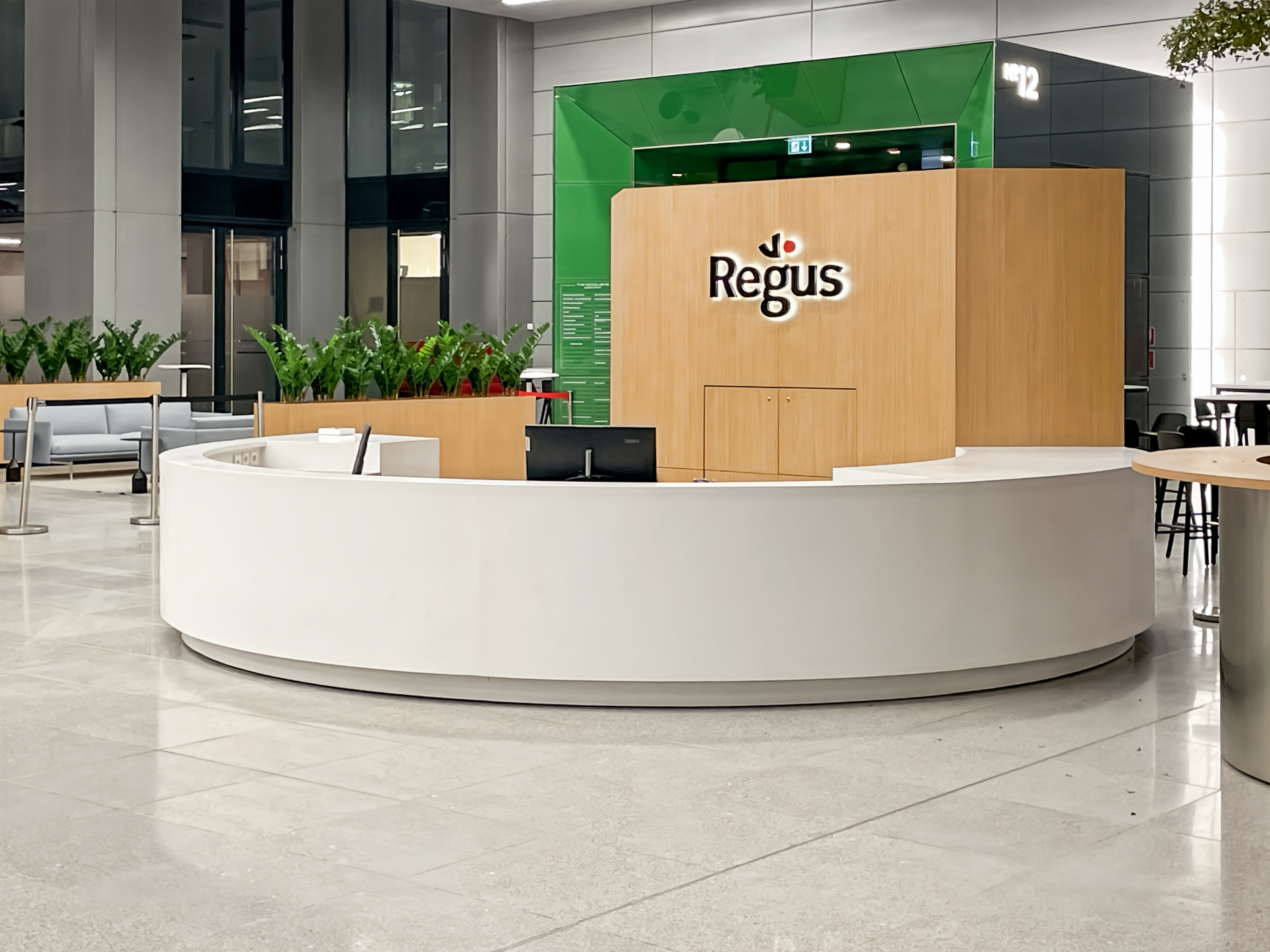 Coworking Space: Flexible Arbeitsplätze in The Squaire Business Center