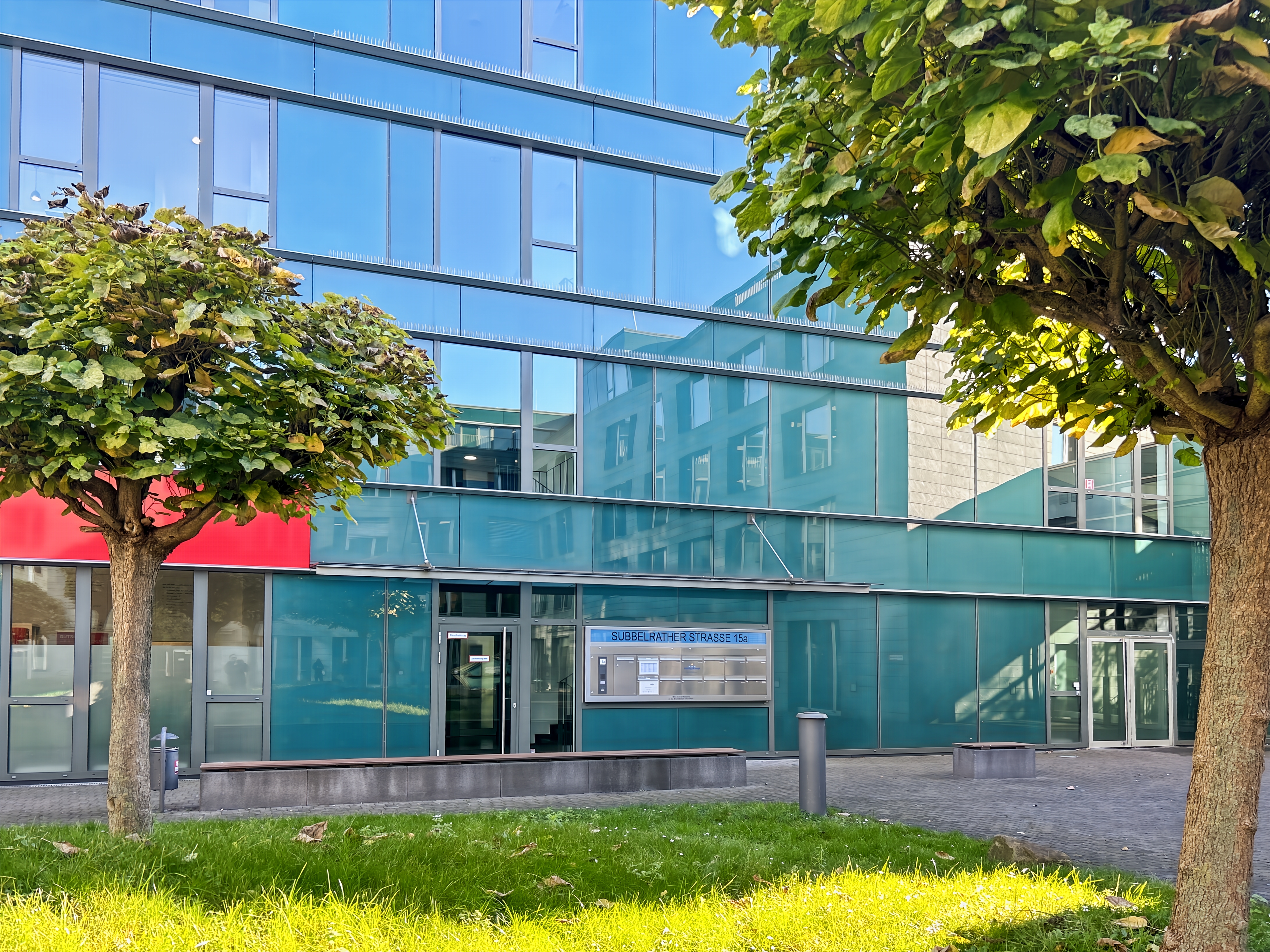 Coworking Spaces - Köln - Arbeitsplätze, Services und Support unterstützen Sie bei der Arbeit in Colonius Carré