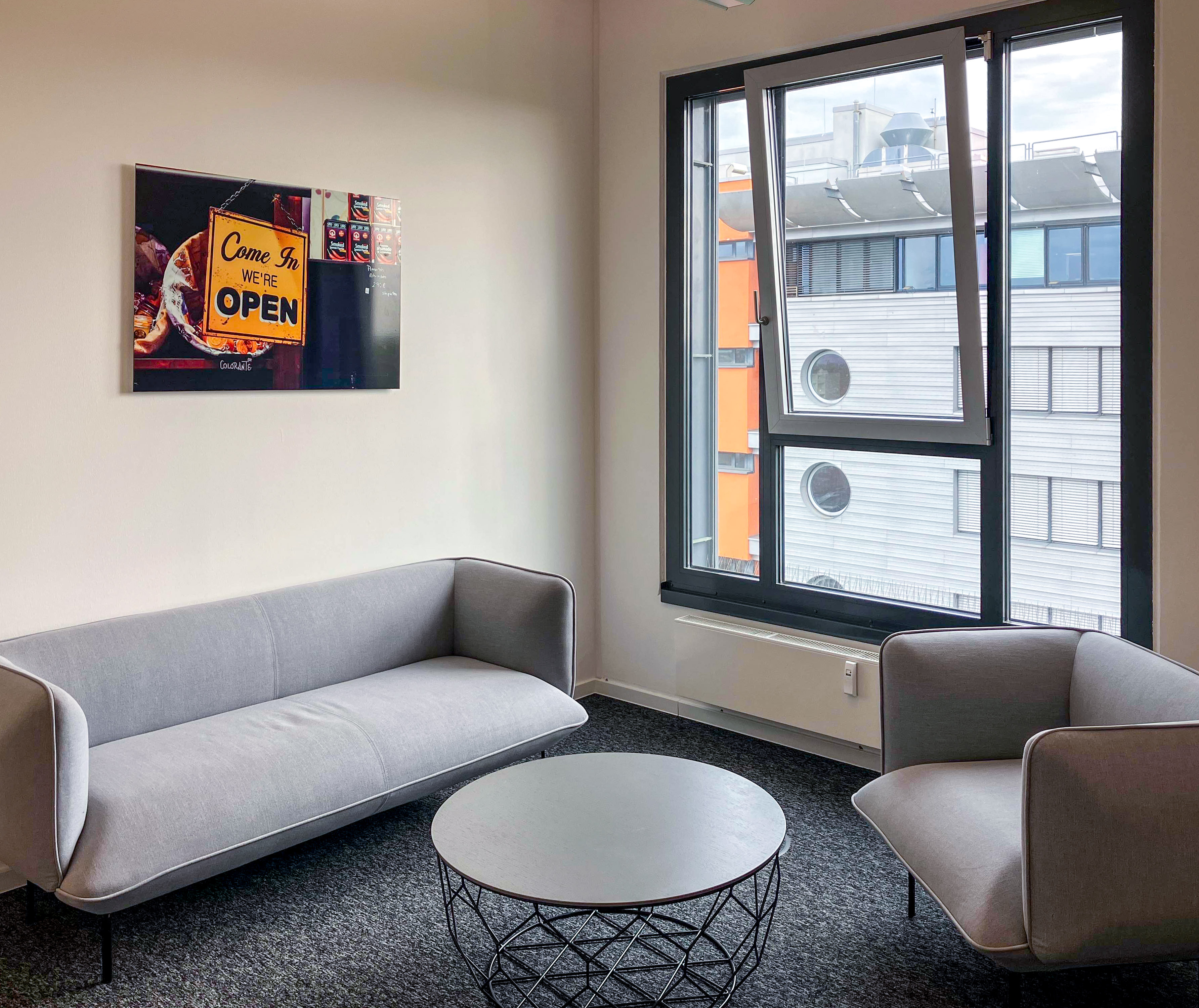 Coworking Spaces - Niedersachsen - Meetings, Arbeit und Zusammenarbeit in unseren professionellen Business Center in HQ Podbi