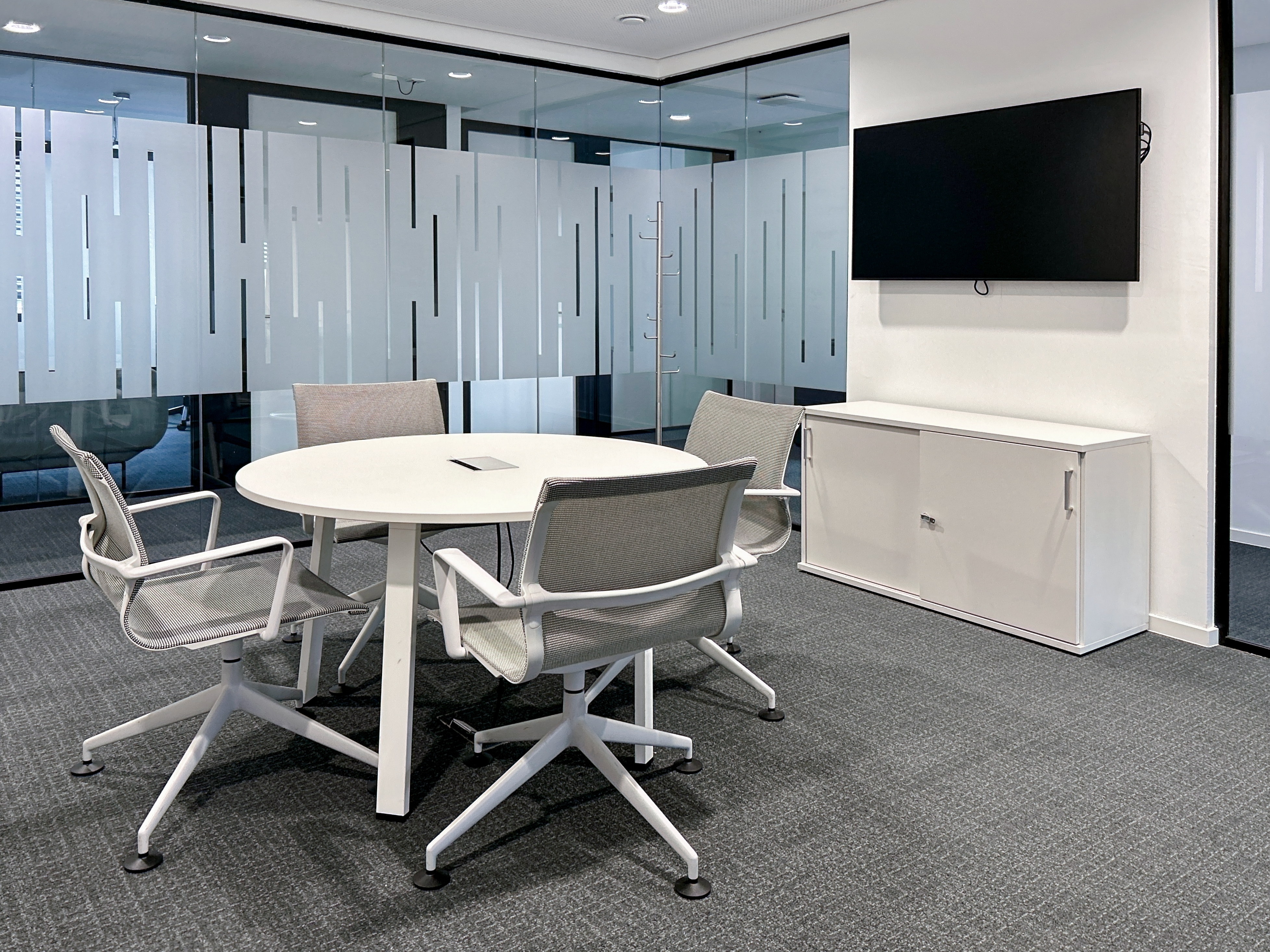 Coworking Space: All-inclusive-Zugang zu [Arbeitsplätzen, virtuellen Büros und Besprechungsräumen] in HQ Bornheimer Strasse