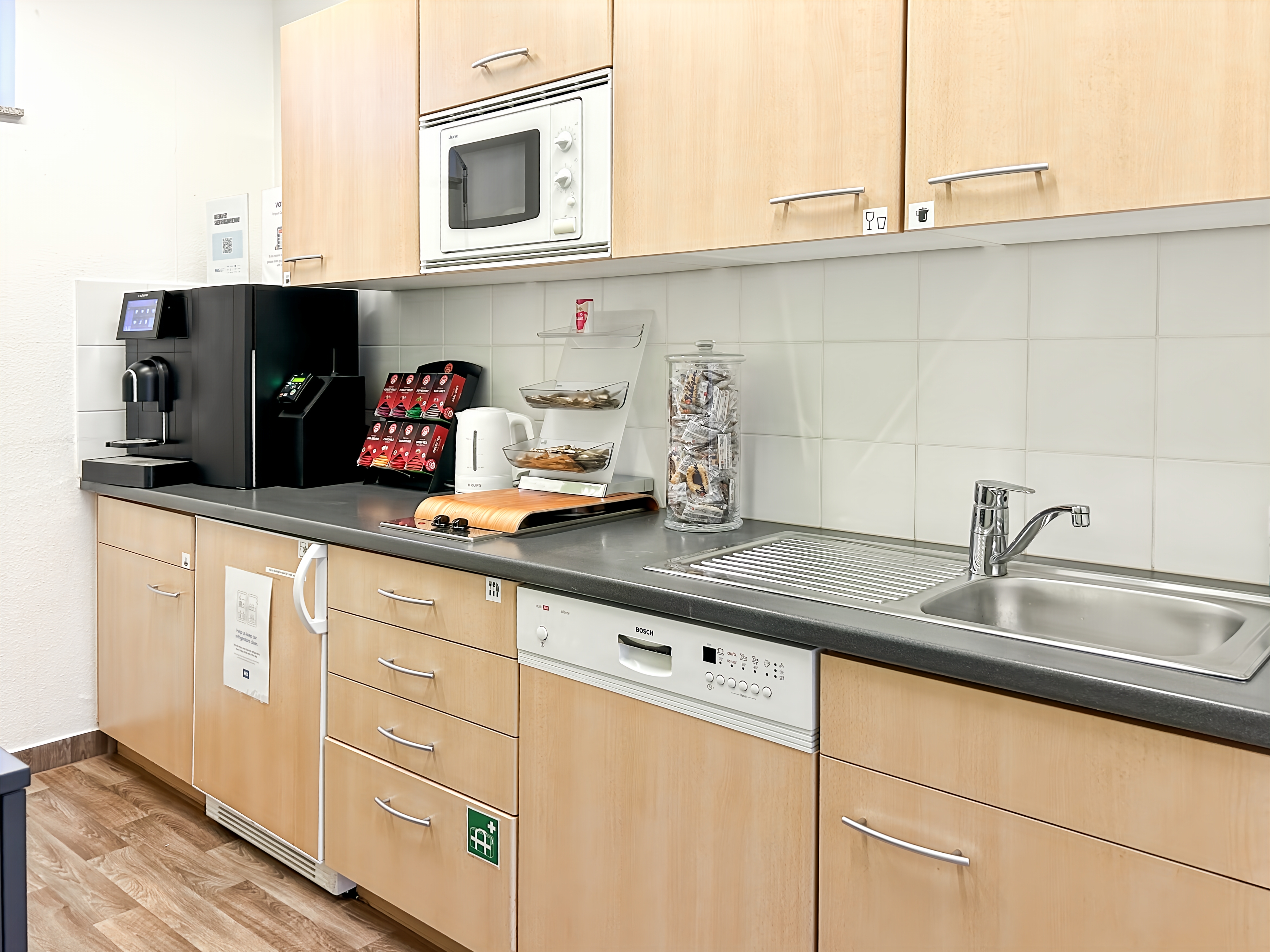 Coworking Space: All-inclusive-Zugang zu [Arbeitsplätzen, virtuellen Büros und Besprechungsräumen] in HQ Dornhoffstrasse