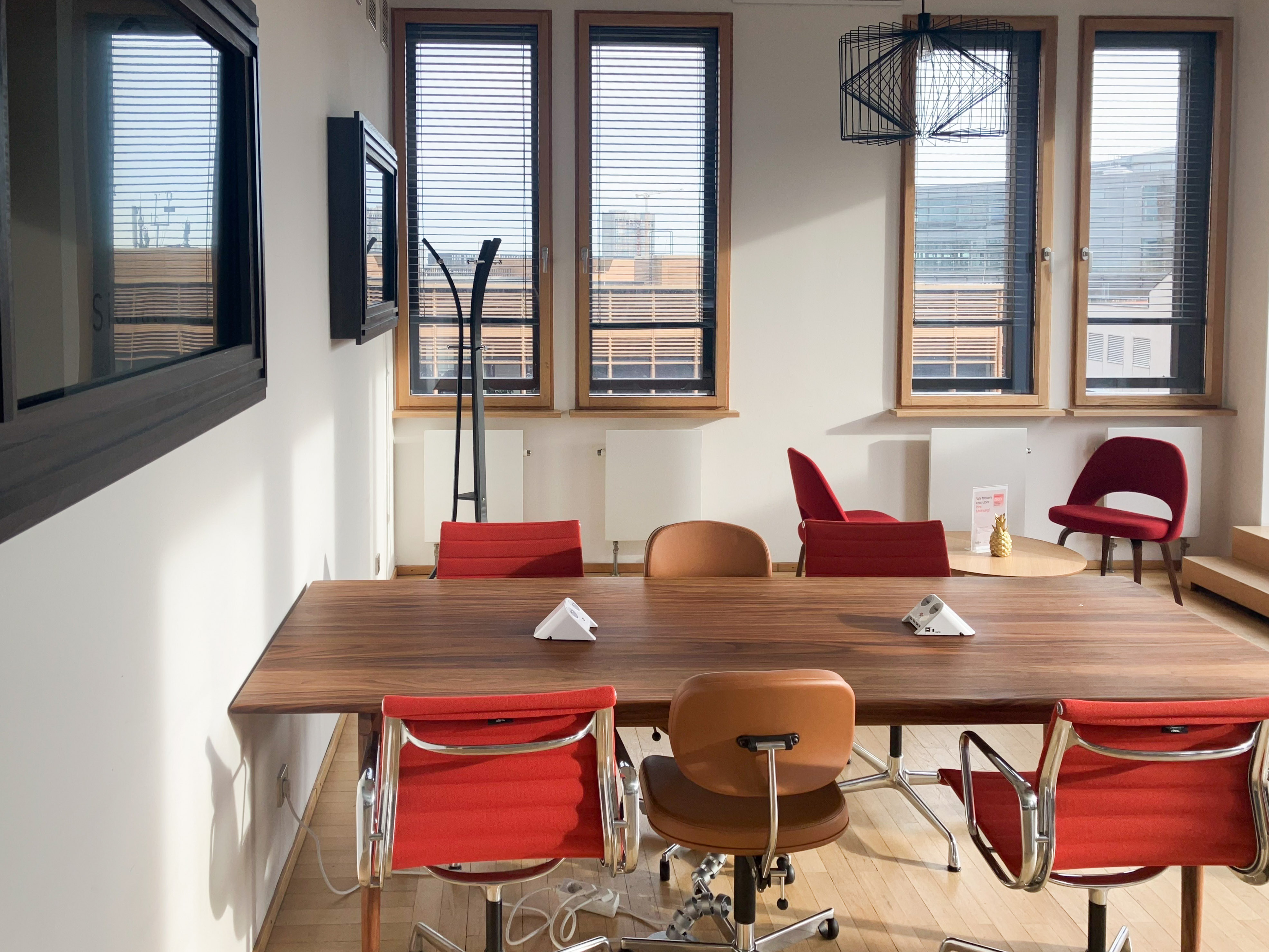 Coworking Spaces - Berlin-Stadt - All-inclusive-Zugang zu [Arbeitsplätzen, virtuellen Büros und Besprechungsräumen] in Signature P1