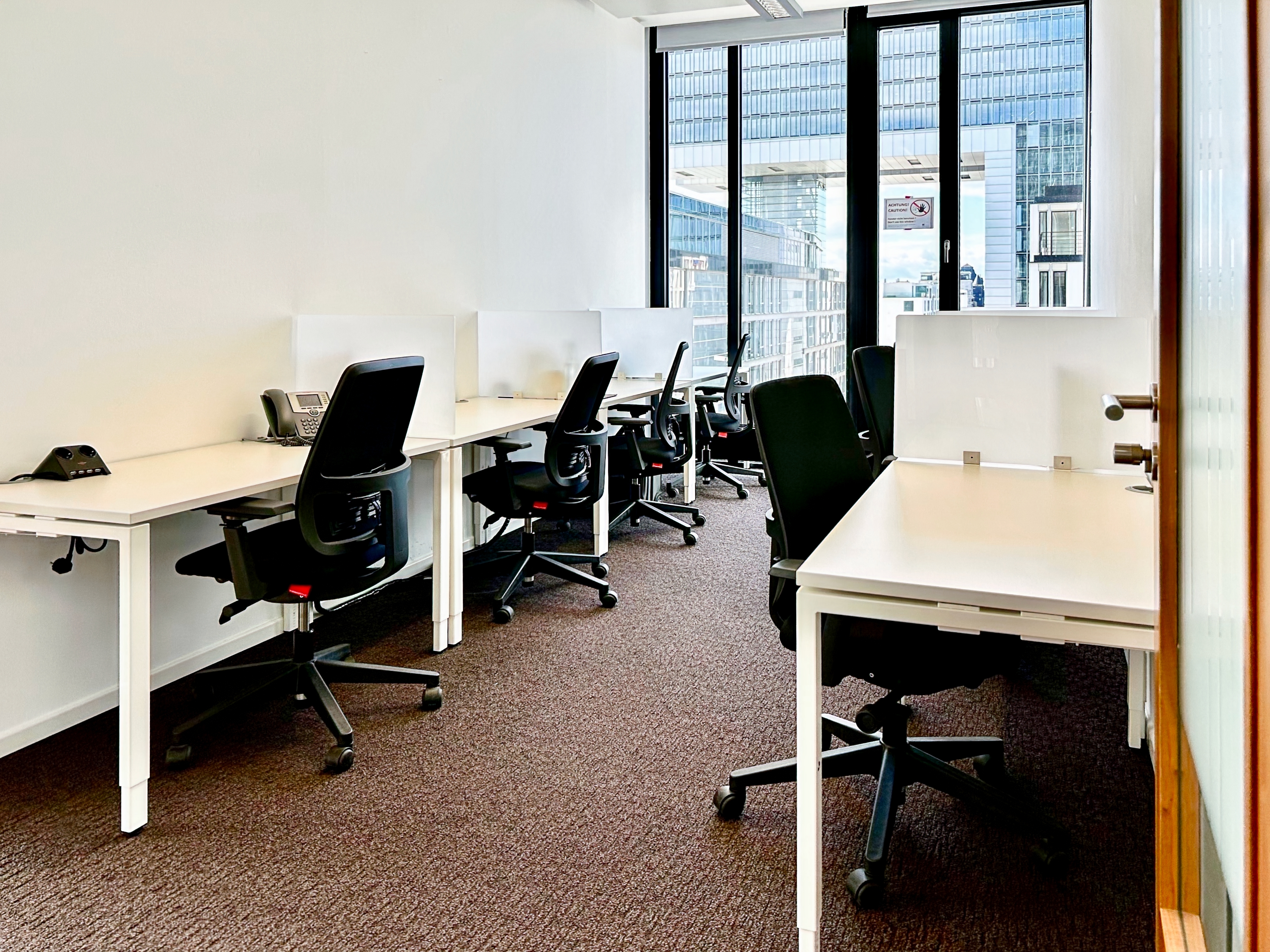 Coworking Space: Meetings, Arbeit und Zusammenarbeit in unseren professionellen Business Center in Regus Kranhaus 1